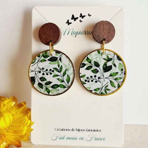Boucles d'oreille artisanales en papier résiné, bois et acier inoxydable - Feuillage vert