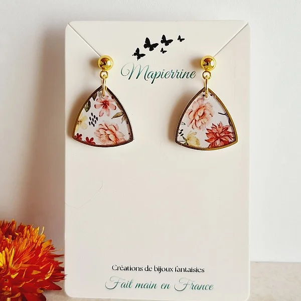 Boucles d'oreille fleuries en papier résiné - fait main en France par Mapierrine Triangle de fleurs - Photo 2