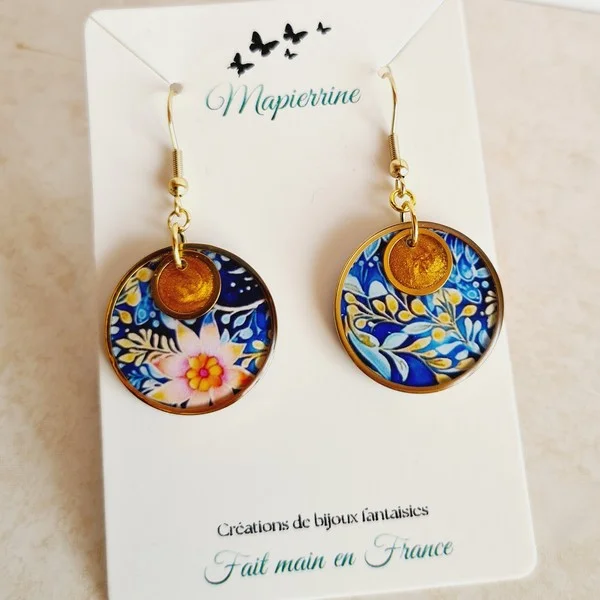 Boucles d'oreille artisanales en papier résiné - Médaillon en laiton et acier inoxydable
