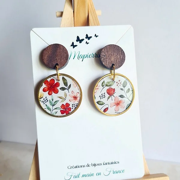 Boucles d'oreille artisanales en papier résiné - cercle inox et attache bois Fleuri - Photo 2