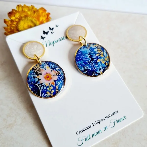 Boucles d'oreille artisanales en papier résiné - Fleur feuillage bleu, fait main en France par Mapierrine (Copie)