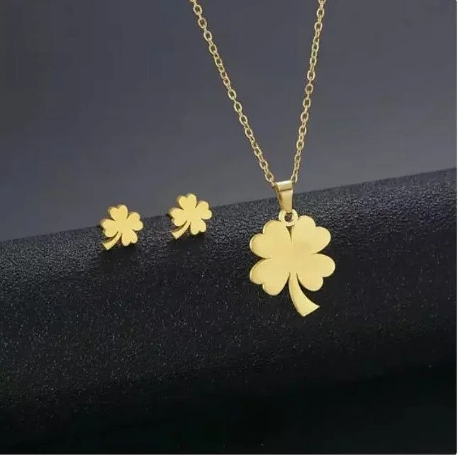 Ensemble collier pendantif et boucles d'oreille puce acier inoxydable doré TREFLE