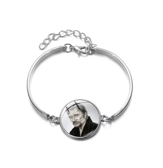 Superbe bracelet féminin hommage au ‘taulier’ Johnny