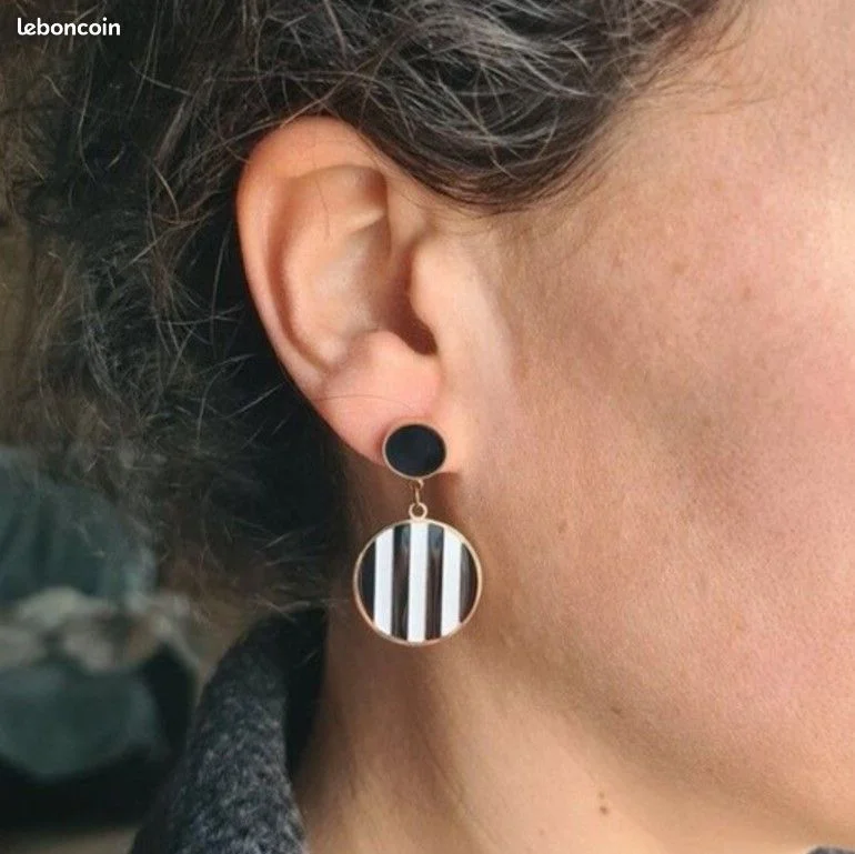 Boucles d'oreille ronde pendante femme acier titane doré rosé rayé noir blanc