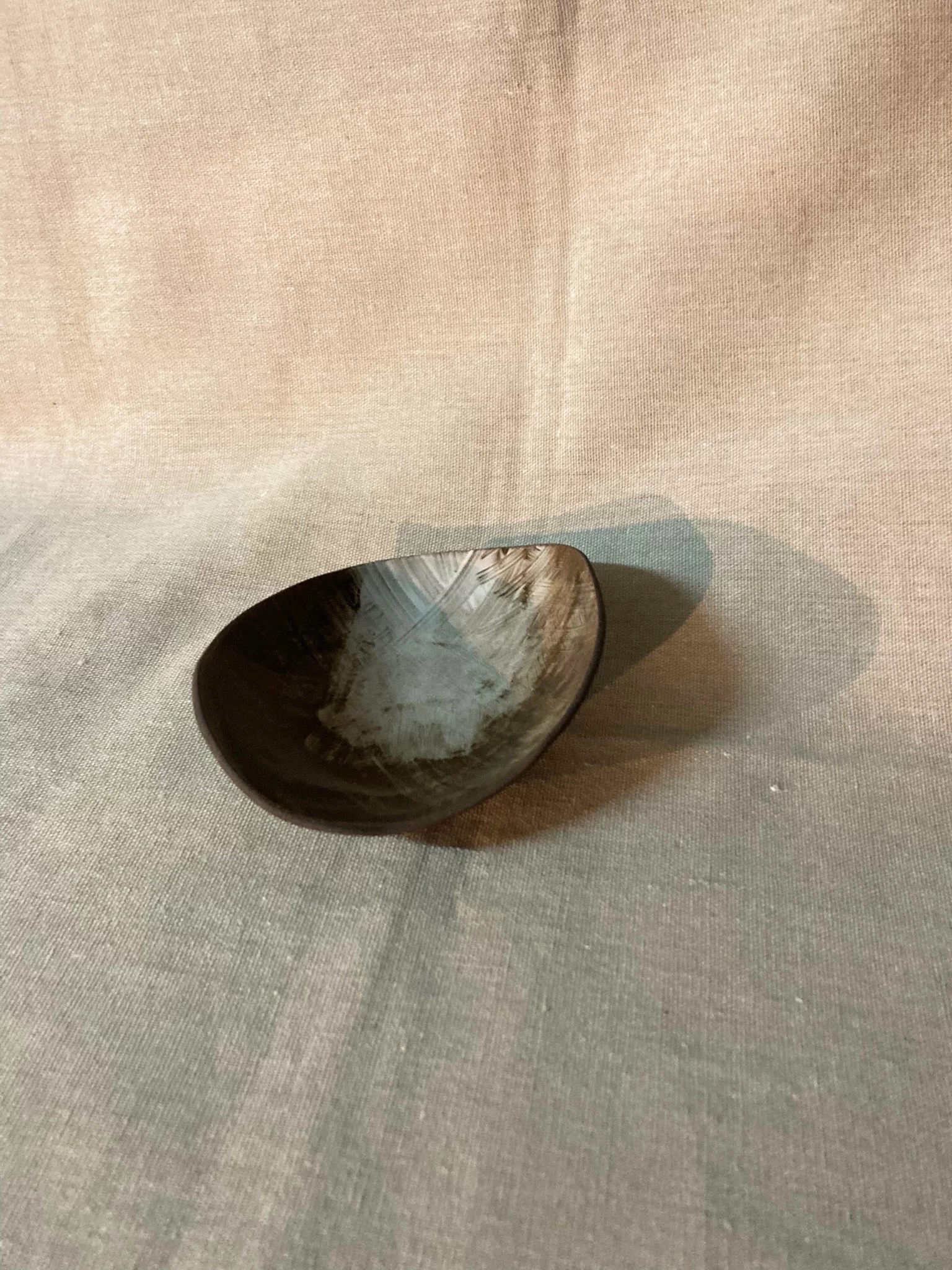 Coupelle unique en grès  - Série "Impressions". - Photo 4