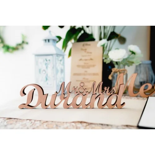 Décoration en bois Monsieur et Madame avec nom de famille pour mariage - Super sjp