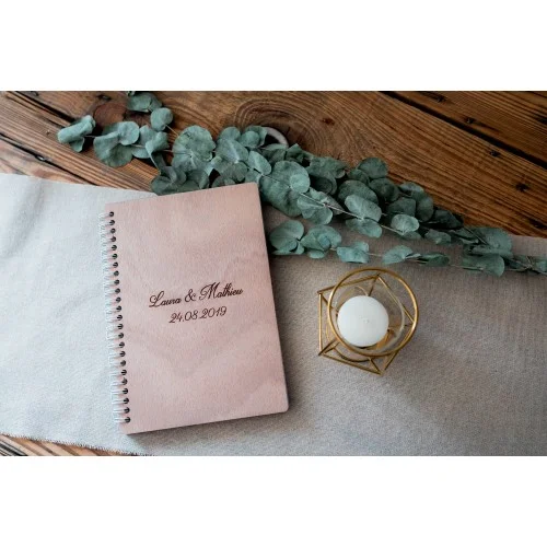Livre d'or personnalisé avec couverture bois pour mariage, anniversaire ou baptême - Super sjp