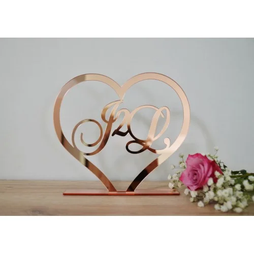 Décoration en plexiglas en forme de coeur avec initiales des mariés - Super sjp
