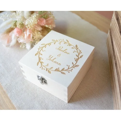 Boîte à alliances motif couronne végétale, gravée en bois - Super sjp