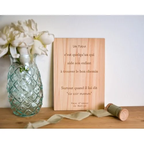 Affiche en bois "Un Papa c'est quelqu'un qui..." - Photo 1