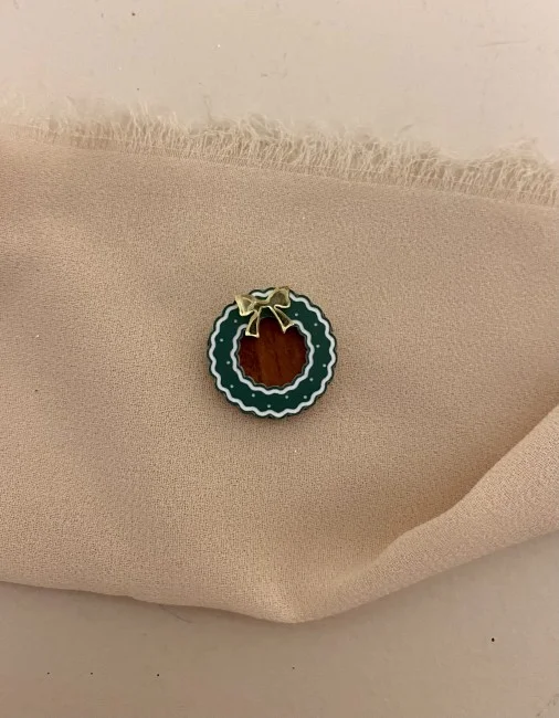Couronne de Noël pour porte de maison "Notre Jolie Famille" - Photo 1