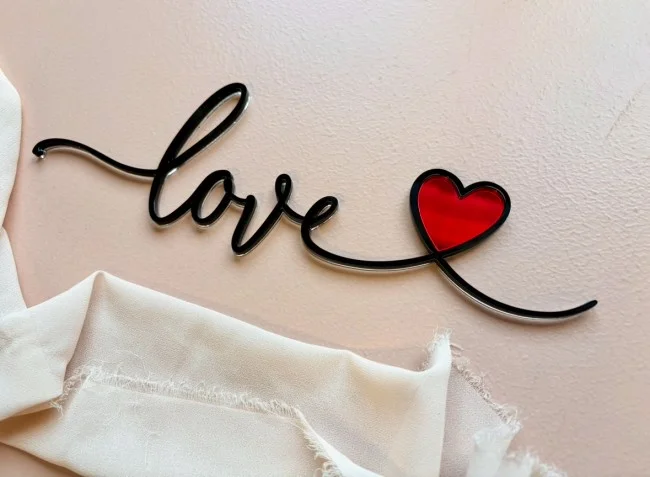 Enseigne love - Photo 1