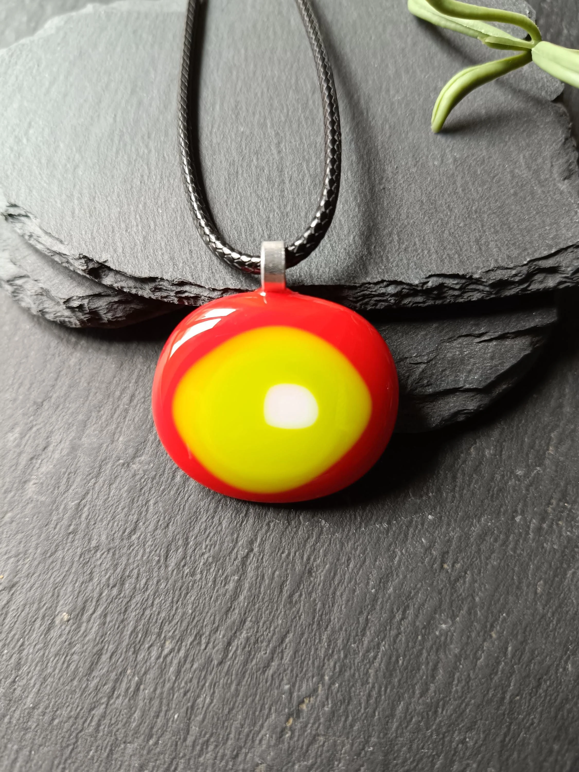 Red, white and lime green fused glass pendant necklace, handmade jewellery - Photo 1