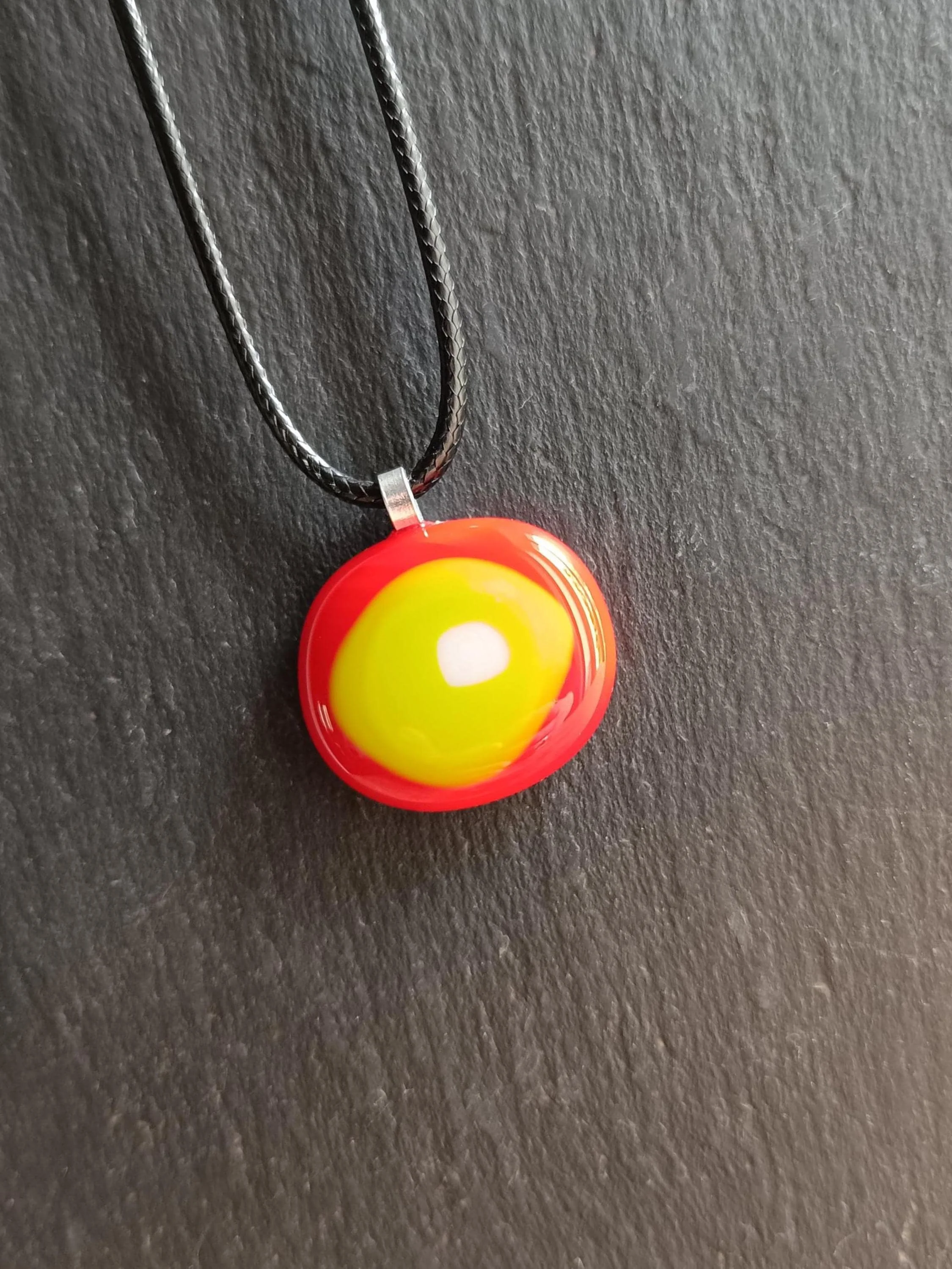 Red, white and lime green fused glass pendant necklace, handmade jewellery - Photo 2