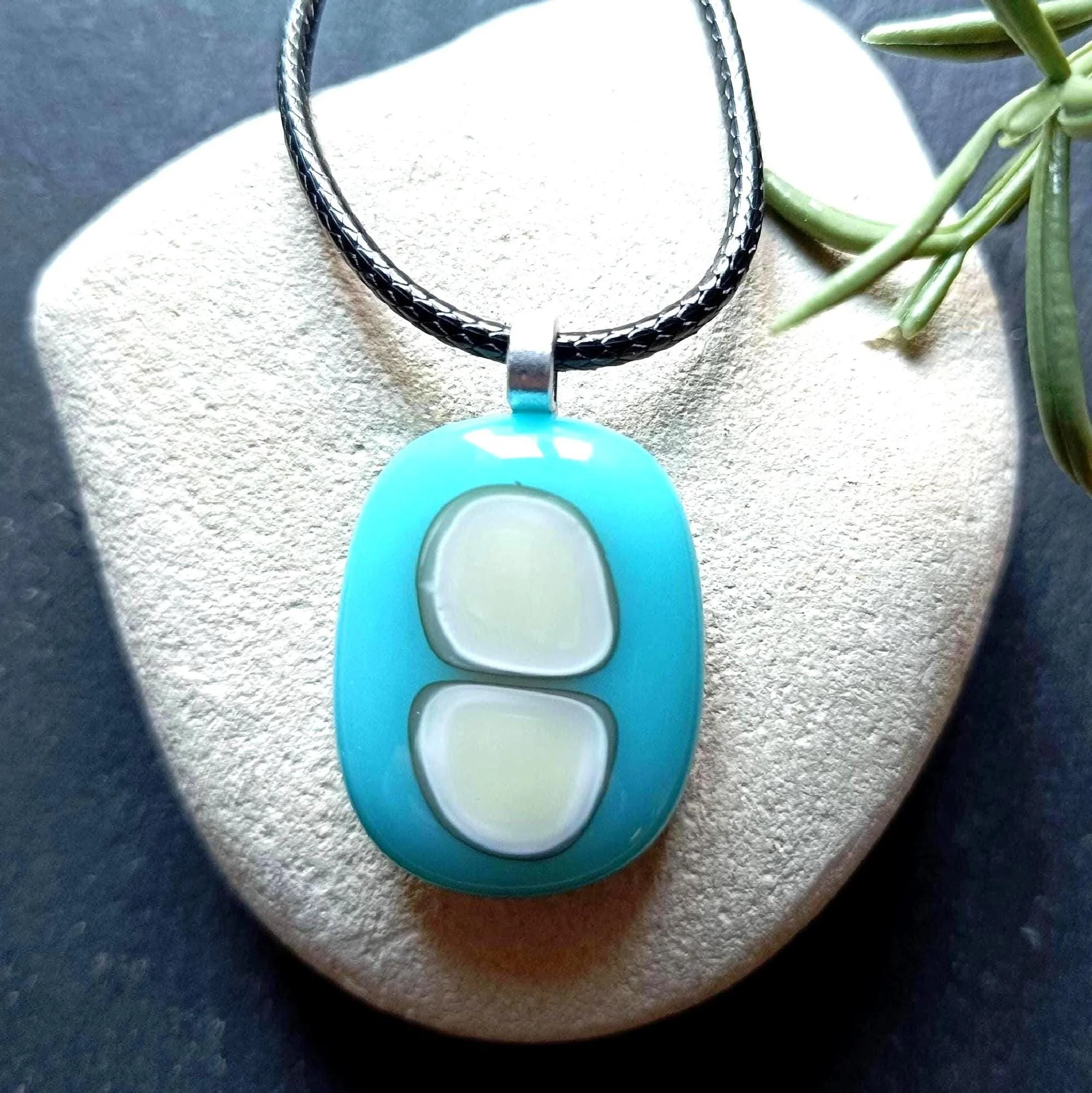Fused glass pendant necklace, artisan handcrafted jewellery - Photo 1