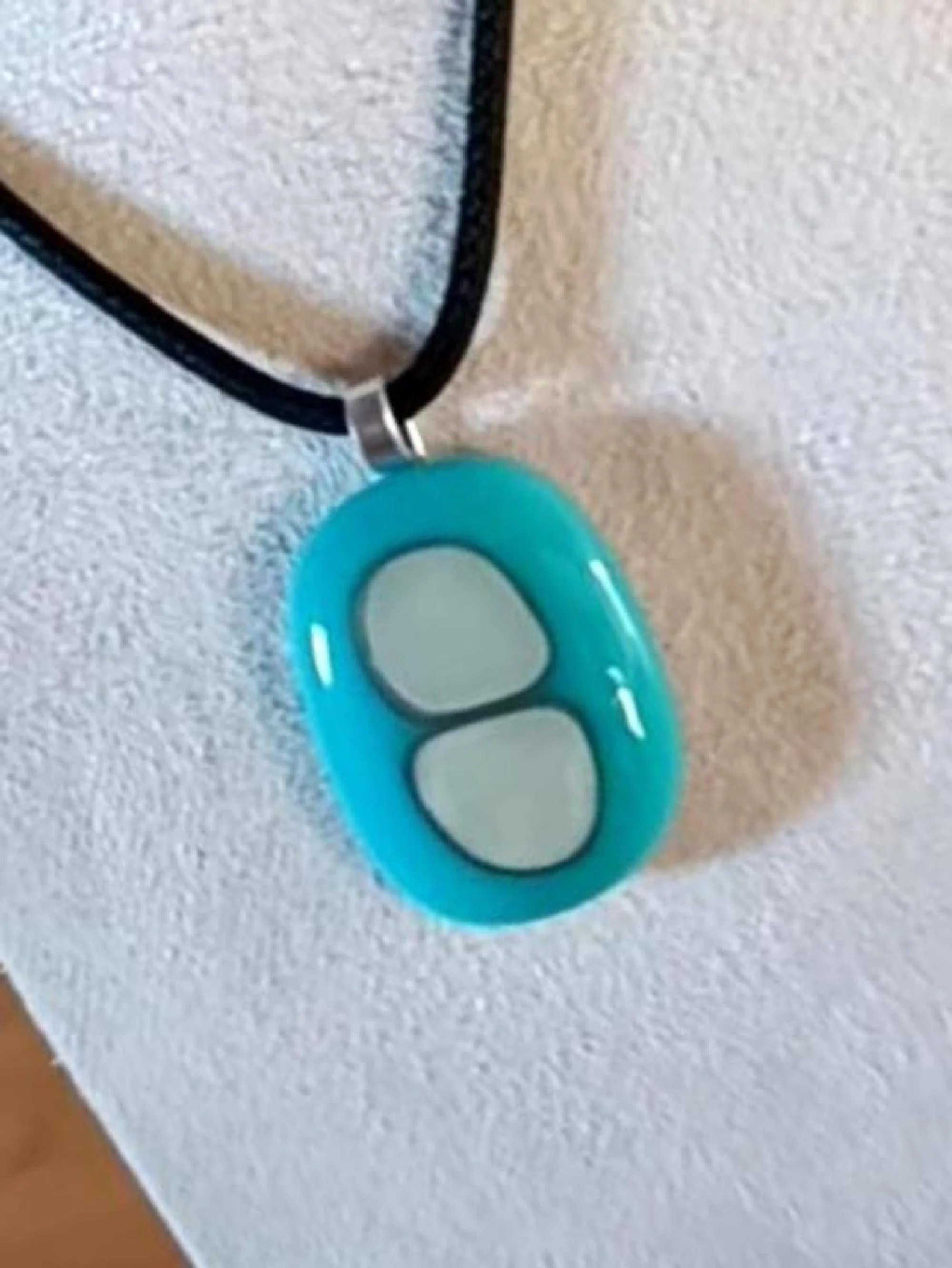 Fused glass pendant necklace, artisan handcrafted jewellery - Photo 2