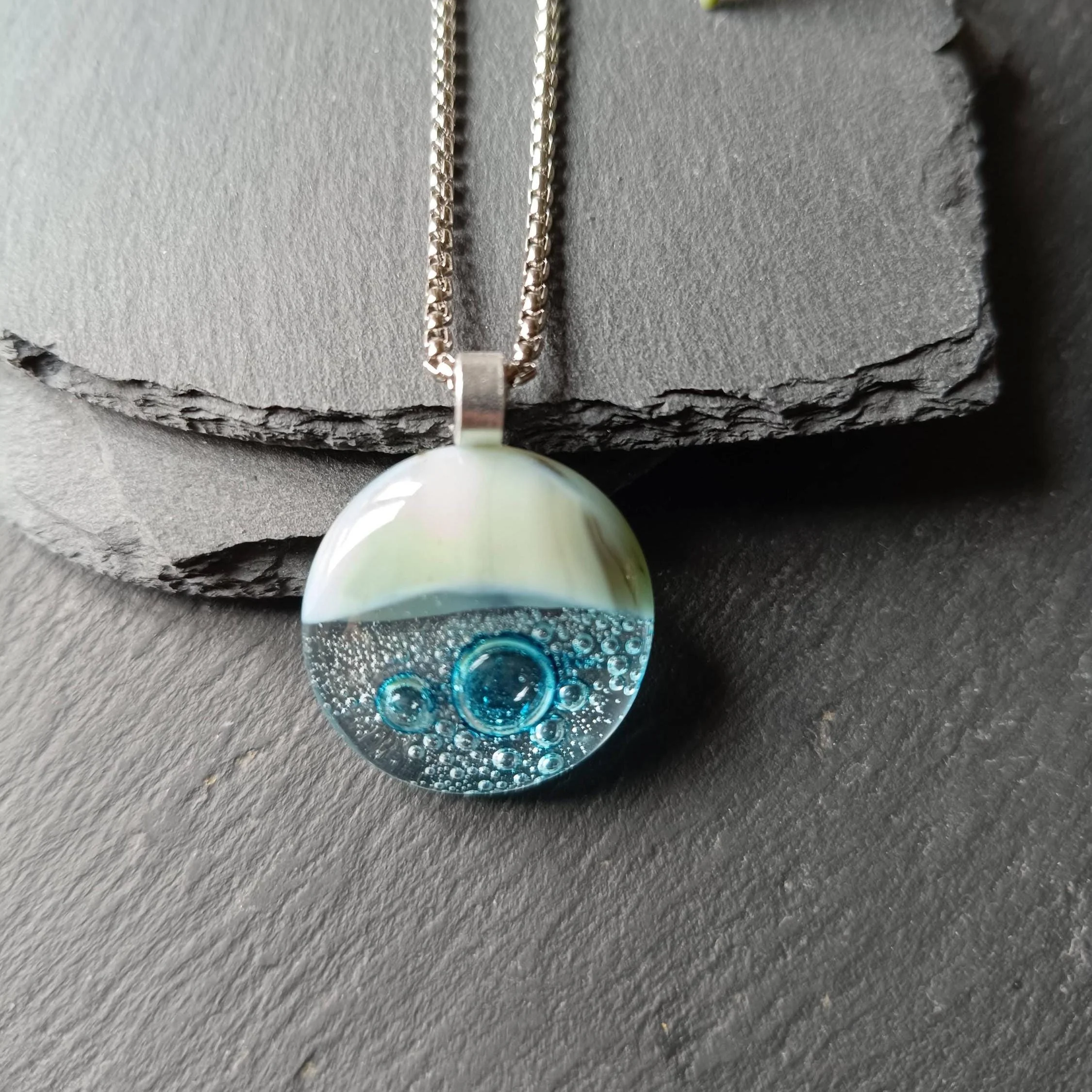Fused glass necklace, artisan handmade jewellery, blue necklace - Photo 2