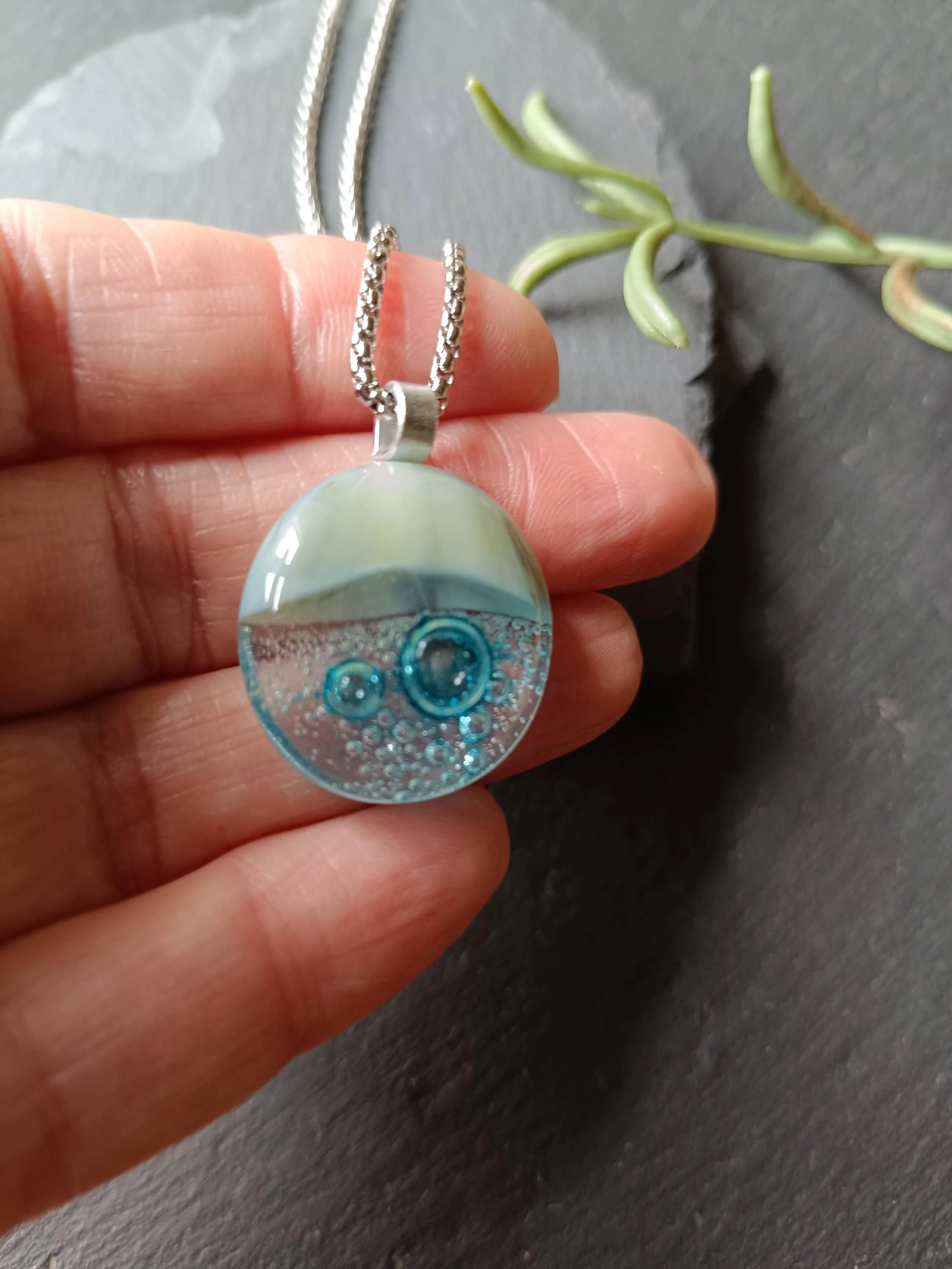 Fused glass necklace, artisan handmade jewellery, blue necklace - Photo 4