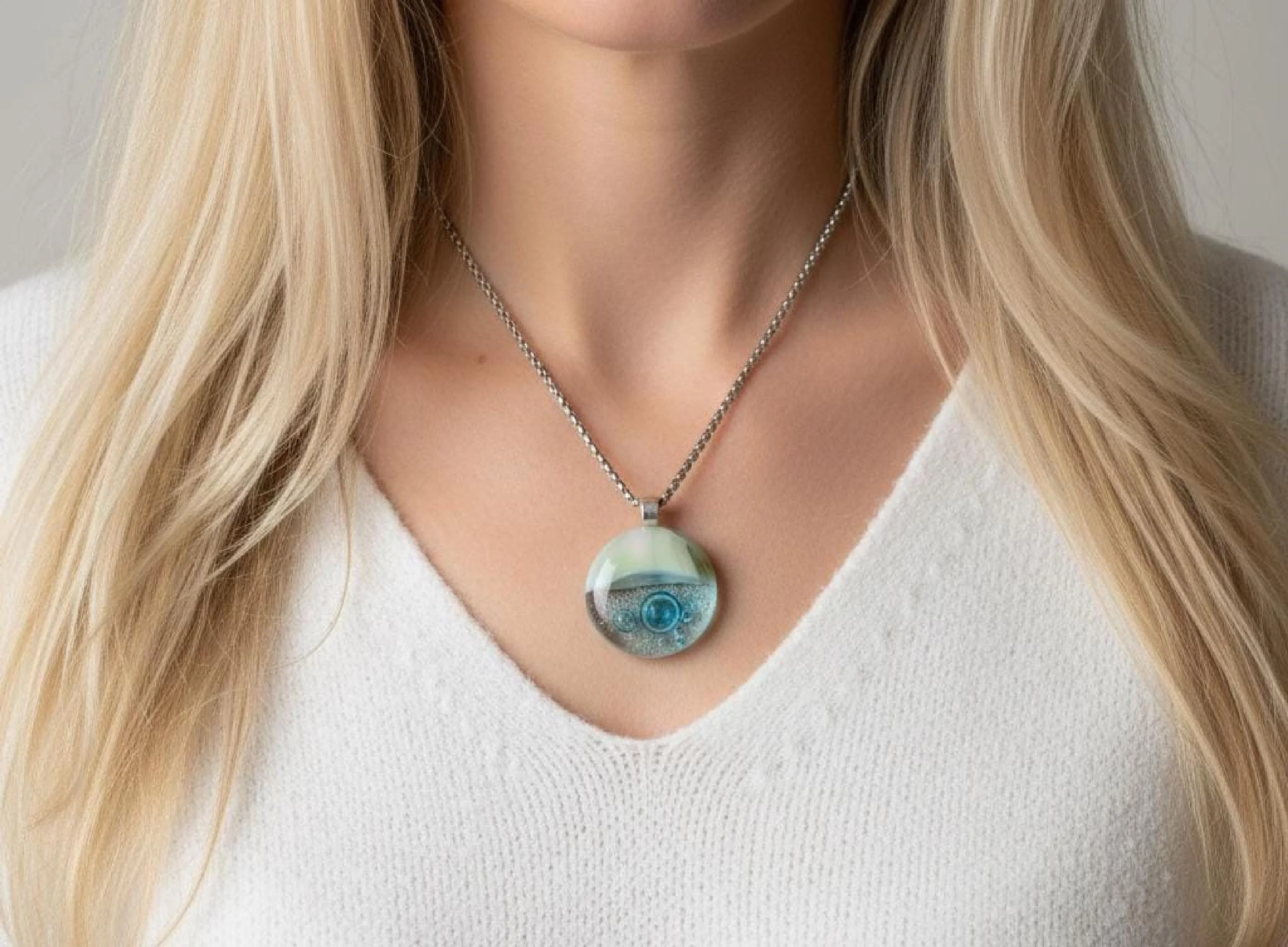 Fused glass necklace, artisan handmade jewellery, blue necklace - Photo 5