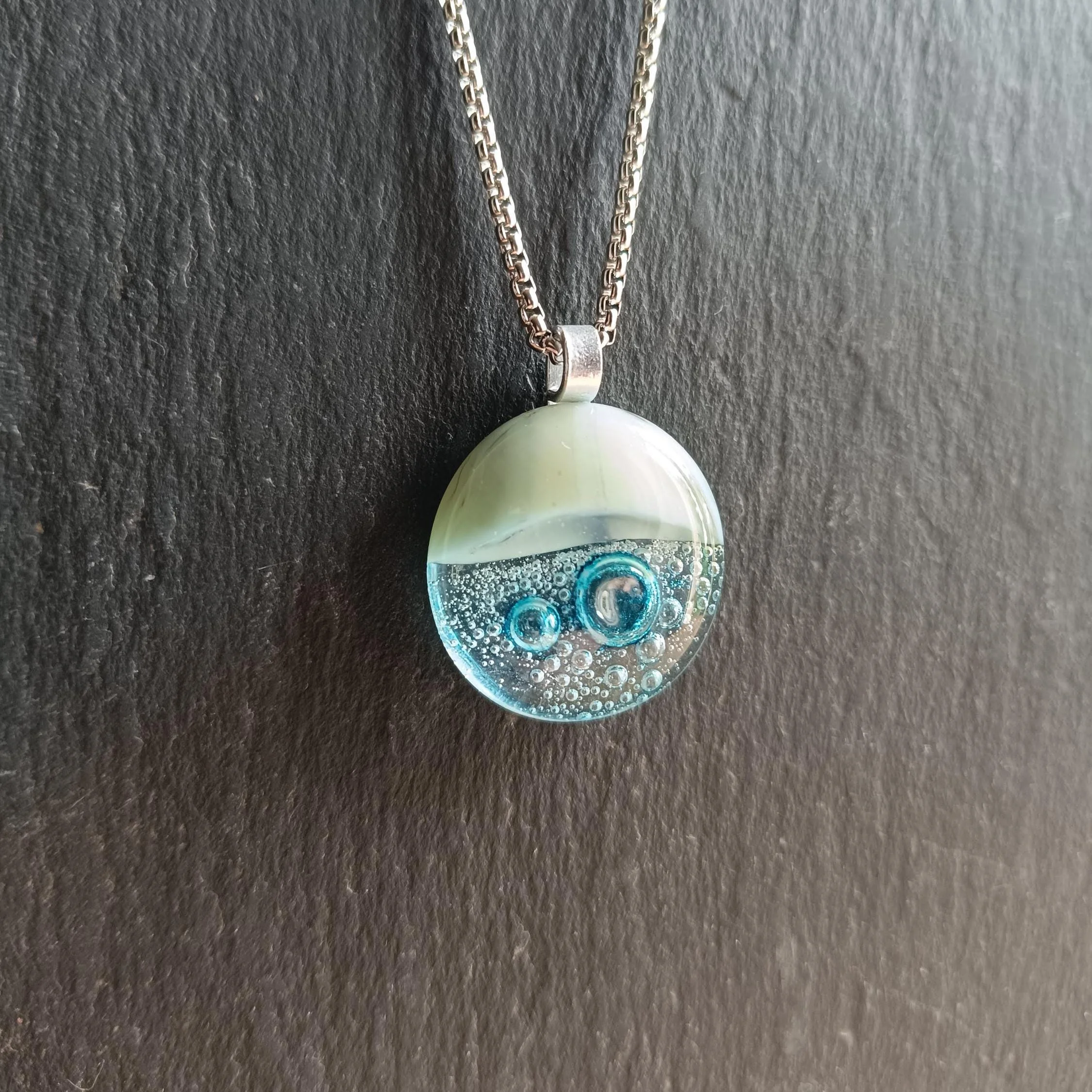 Fused glass necklace, artisan handmade jewellery, blue necklace - Photo 7