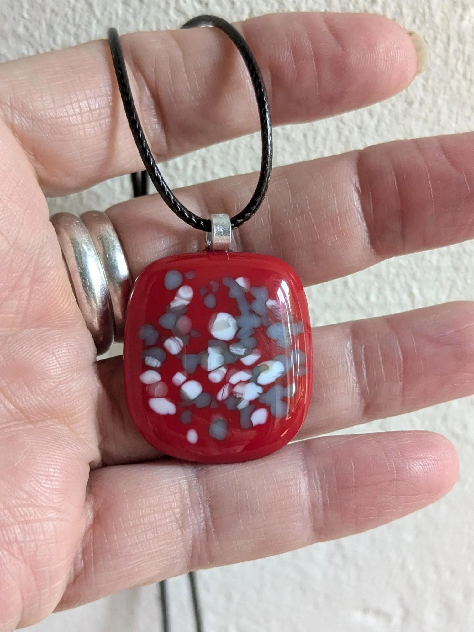 Red fused glass speckled pendant with cord necklace, one of a kind handmade jewellery - Photo 2