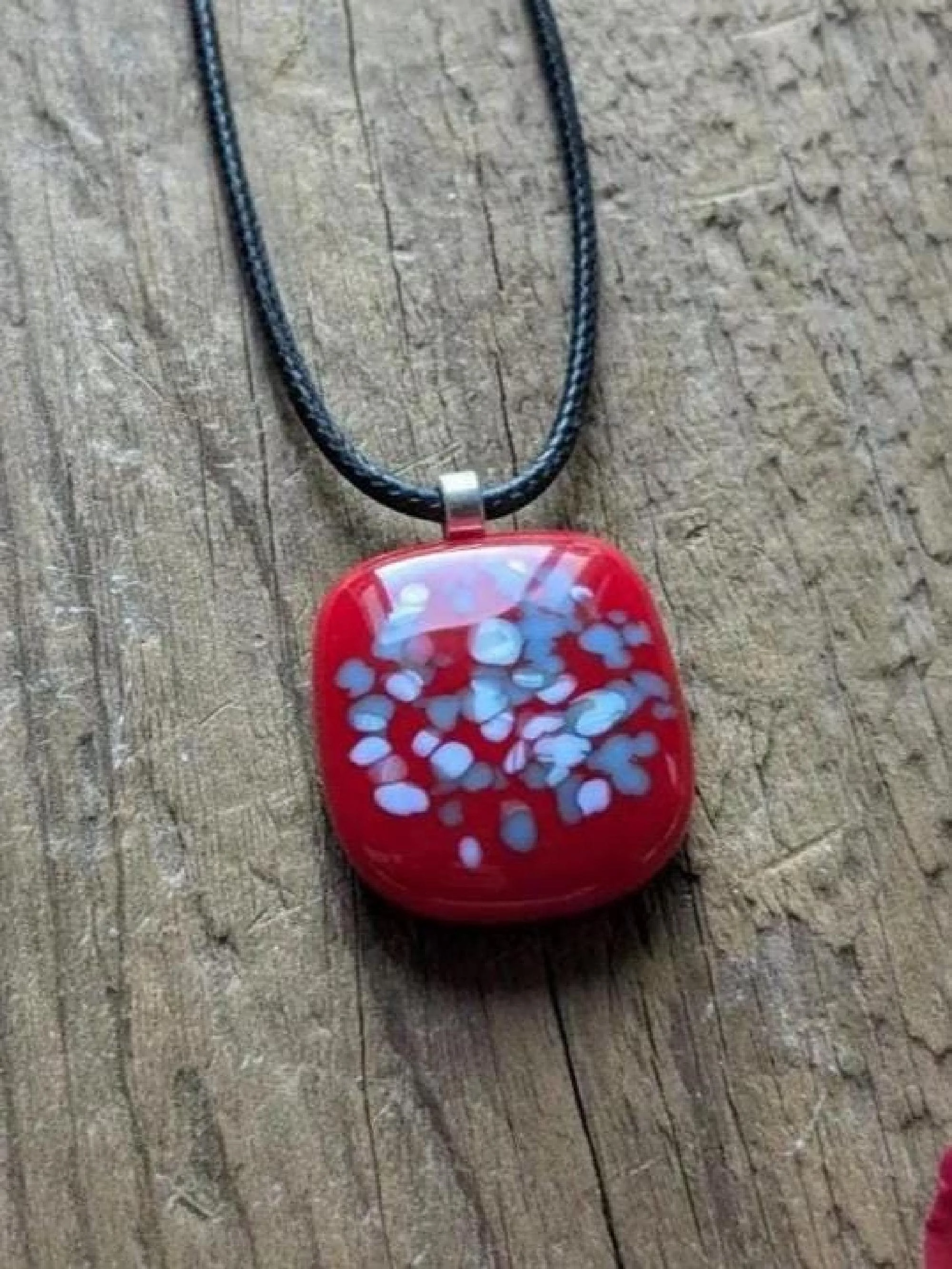 Red fused glass speckled pendant with cord necklace, one of a kind handmade jewellery - Photo 3