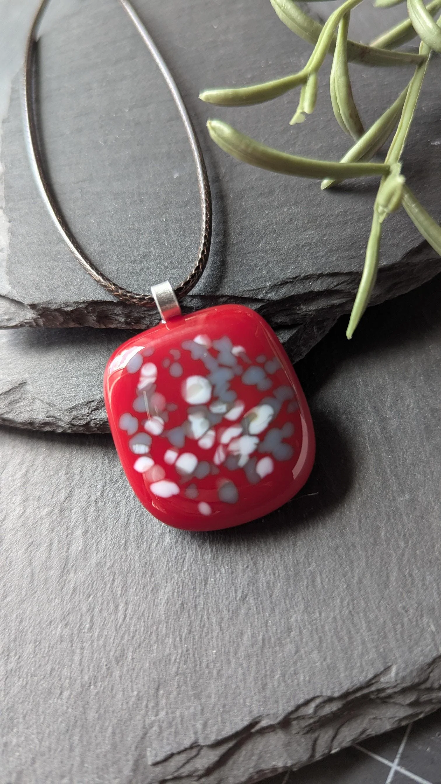 Red fused glass speckled pendant with cord necklace, one of a kind handmade jewellery - Photo 4