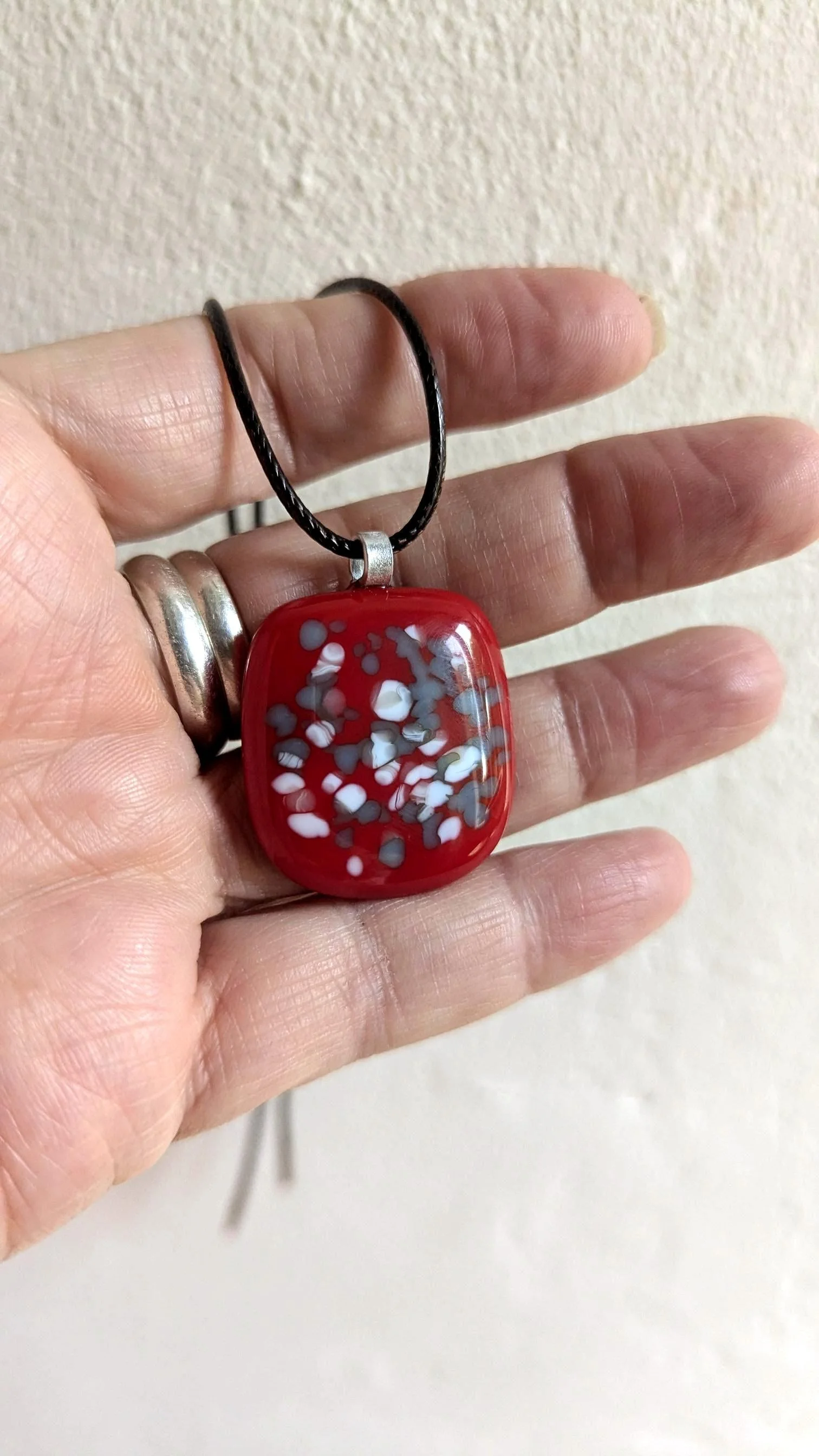 Red fused glass speckled pendant with cord necklace, one of a kind handmade jewellery - Photo 6