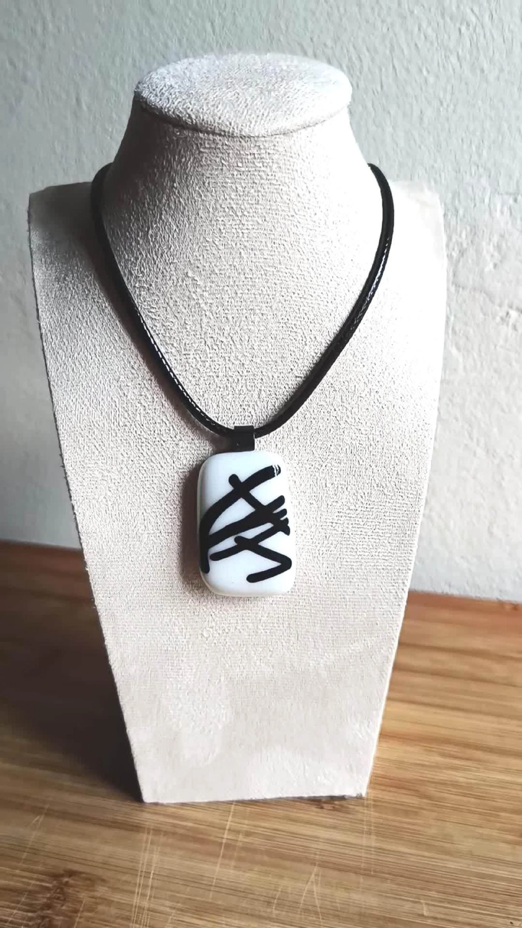Black and white fused glass pendant necklace, handmade jewellery - Photo 5