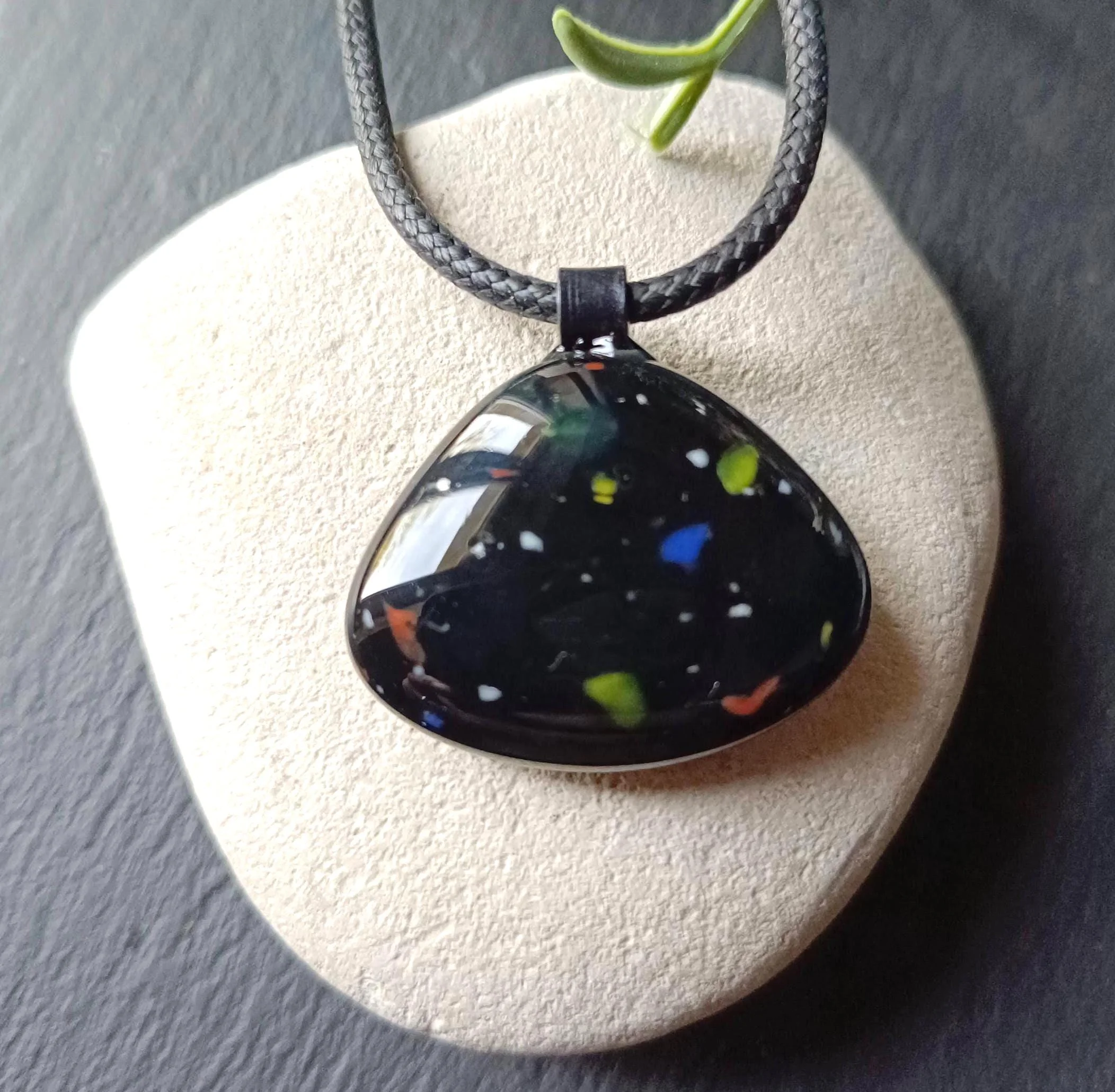 Handcrafted speckled black glass pendant necklace, handmade jewellery - Photo 1