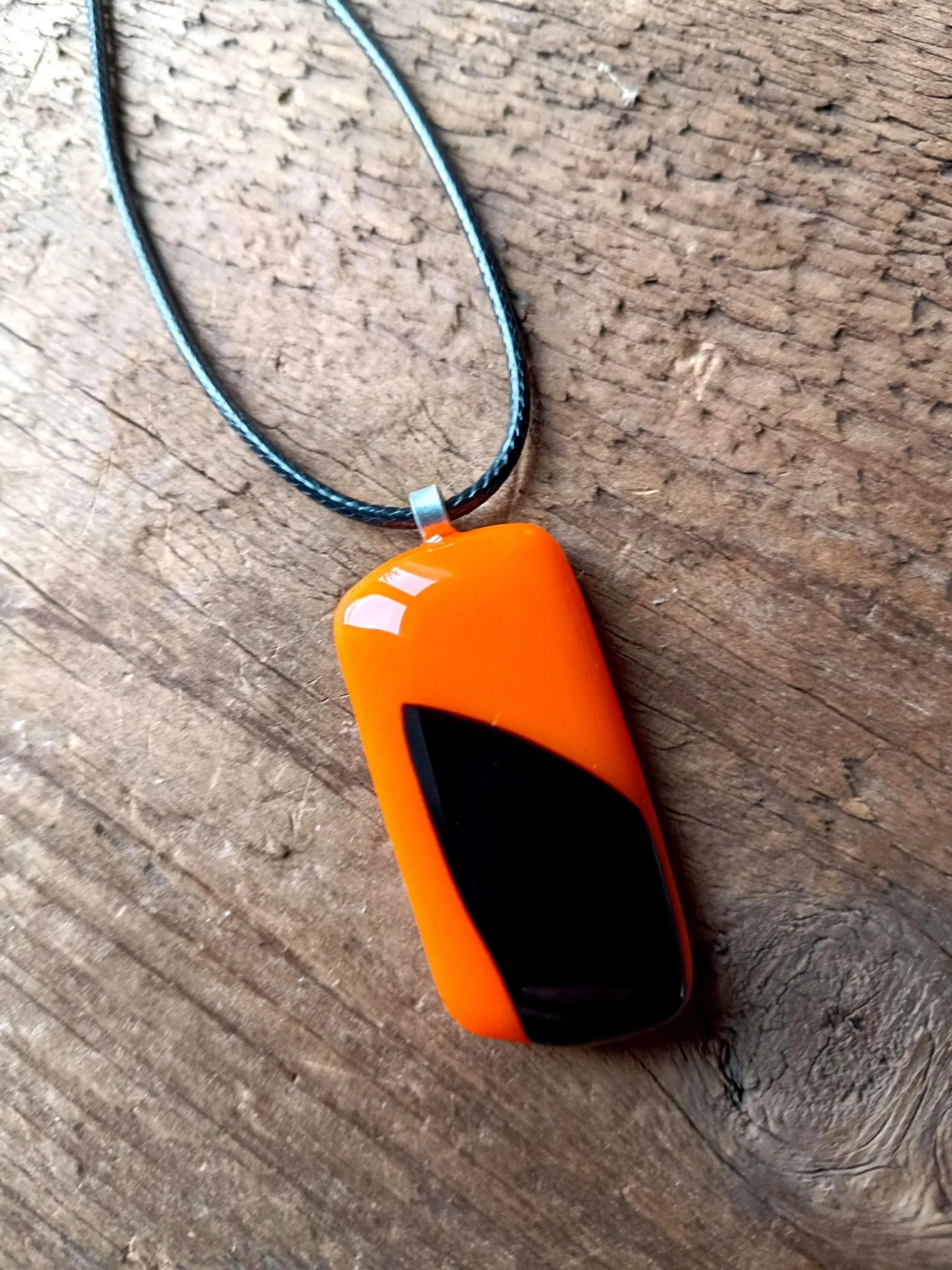 Orange and black fused glass pendant necklace - Photo 3