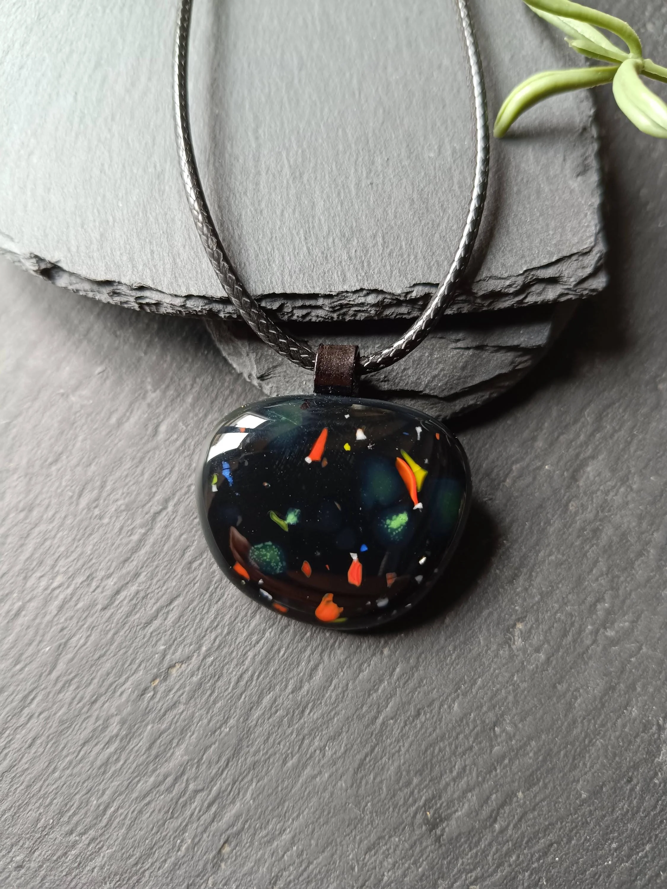 Speckled black glass marble necklace pendant - Photo 1