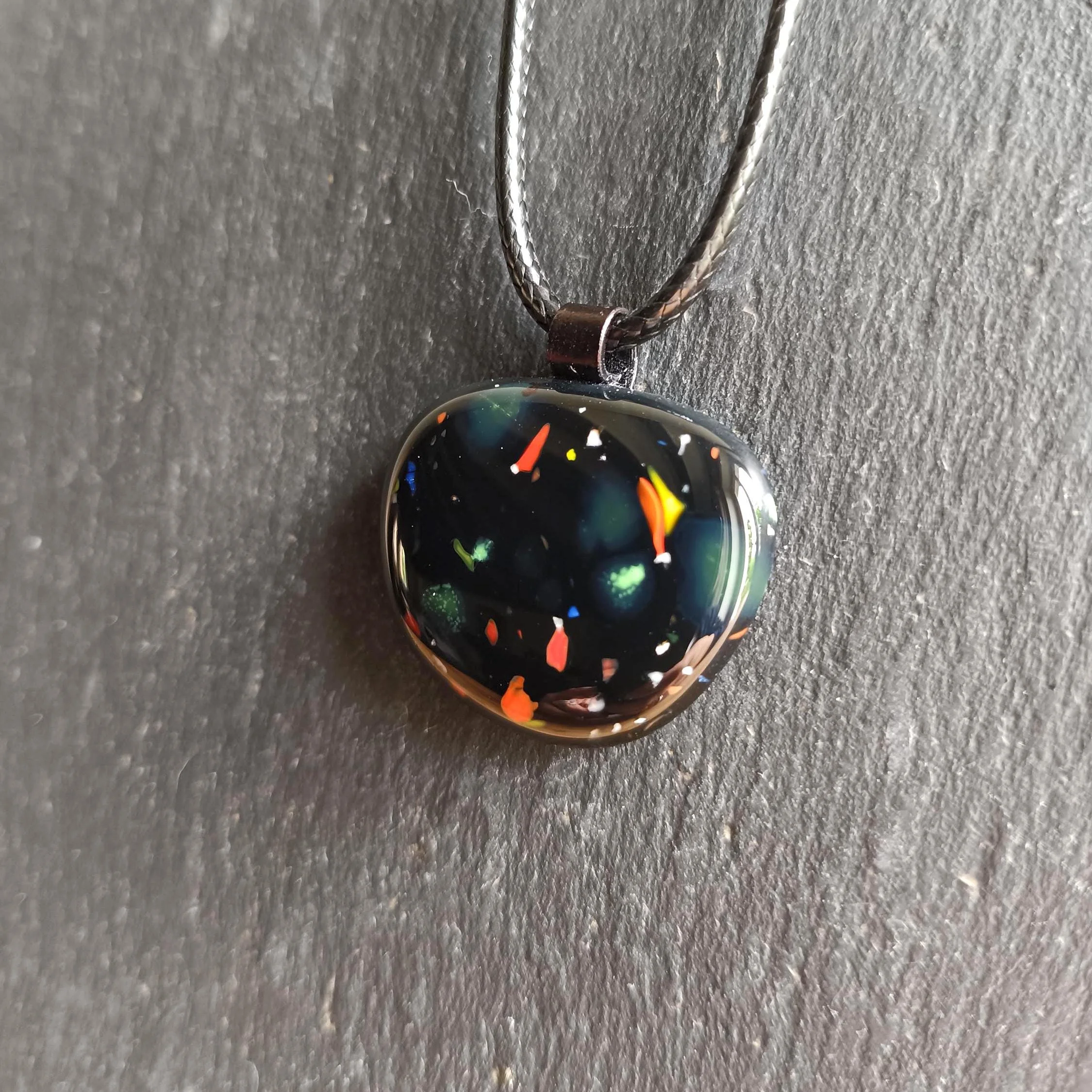 Speckled black glass marble necklace pendant - Photo 2