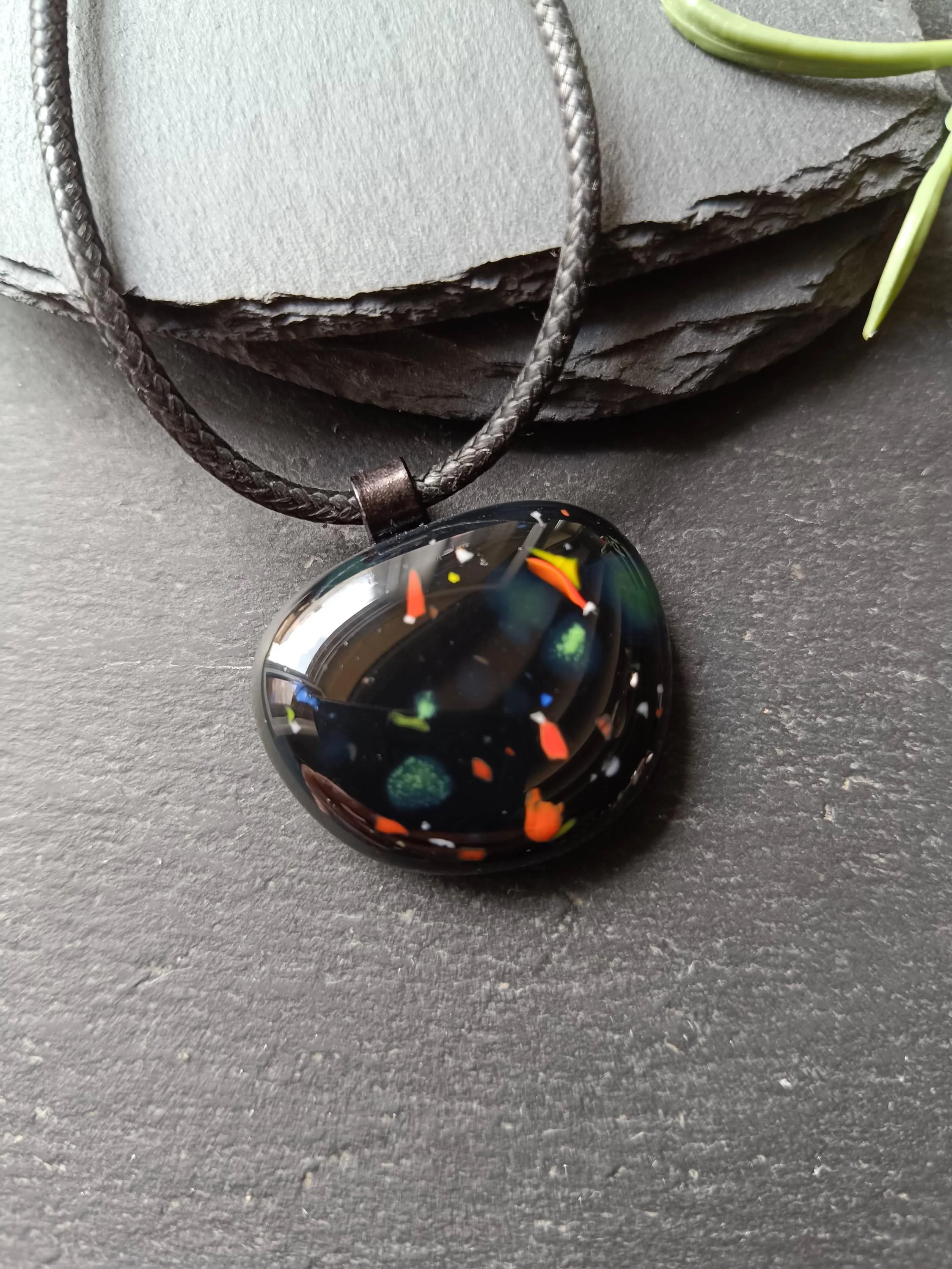 Speckled black glass marble necklace pendant - Photo 4