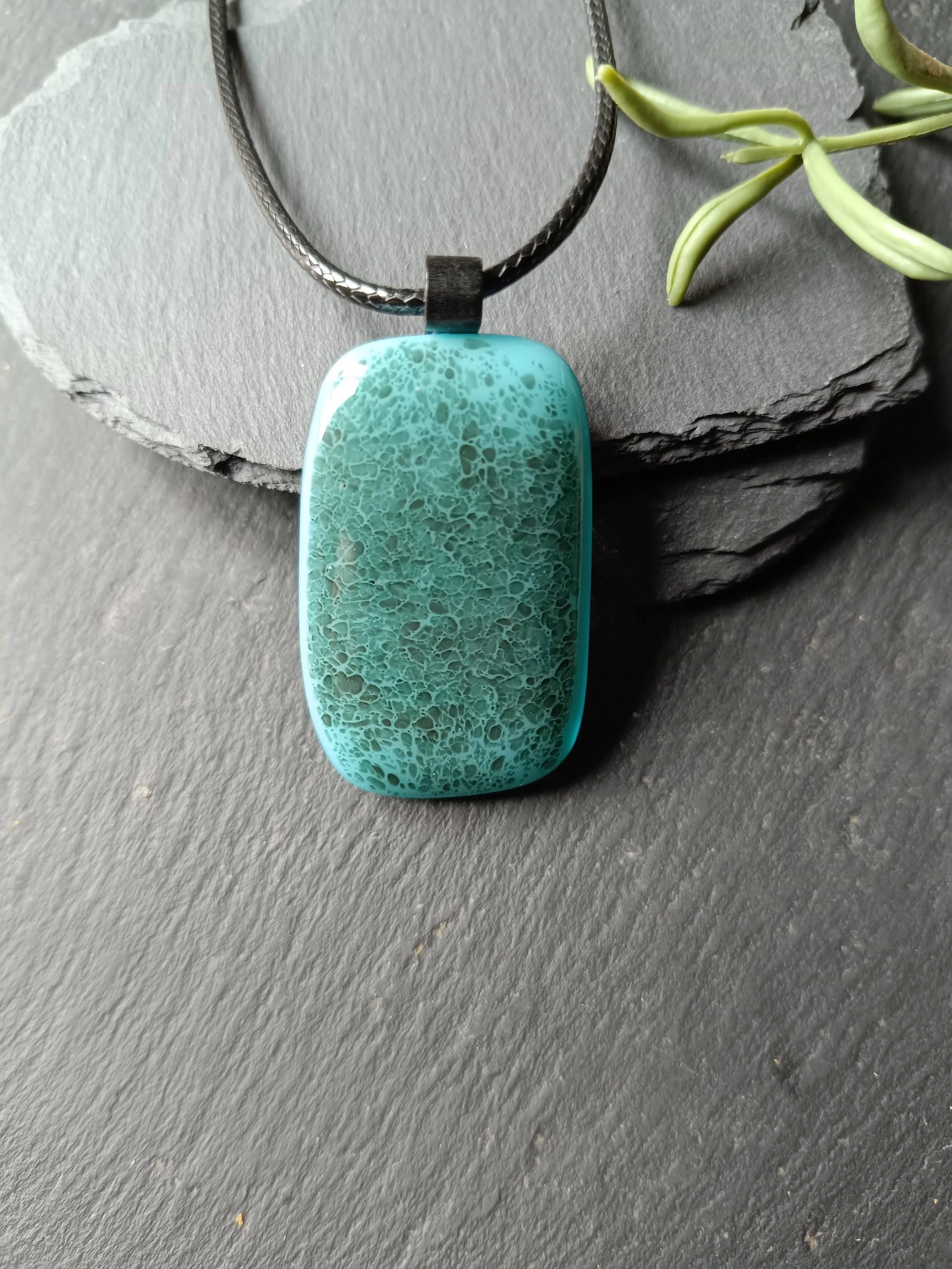 Turquoise blue crackle fused glass pendant necklace - Photo 5