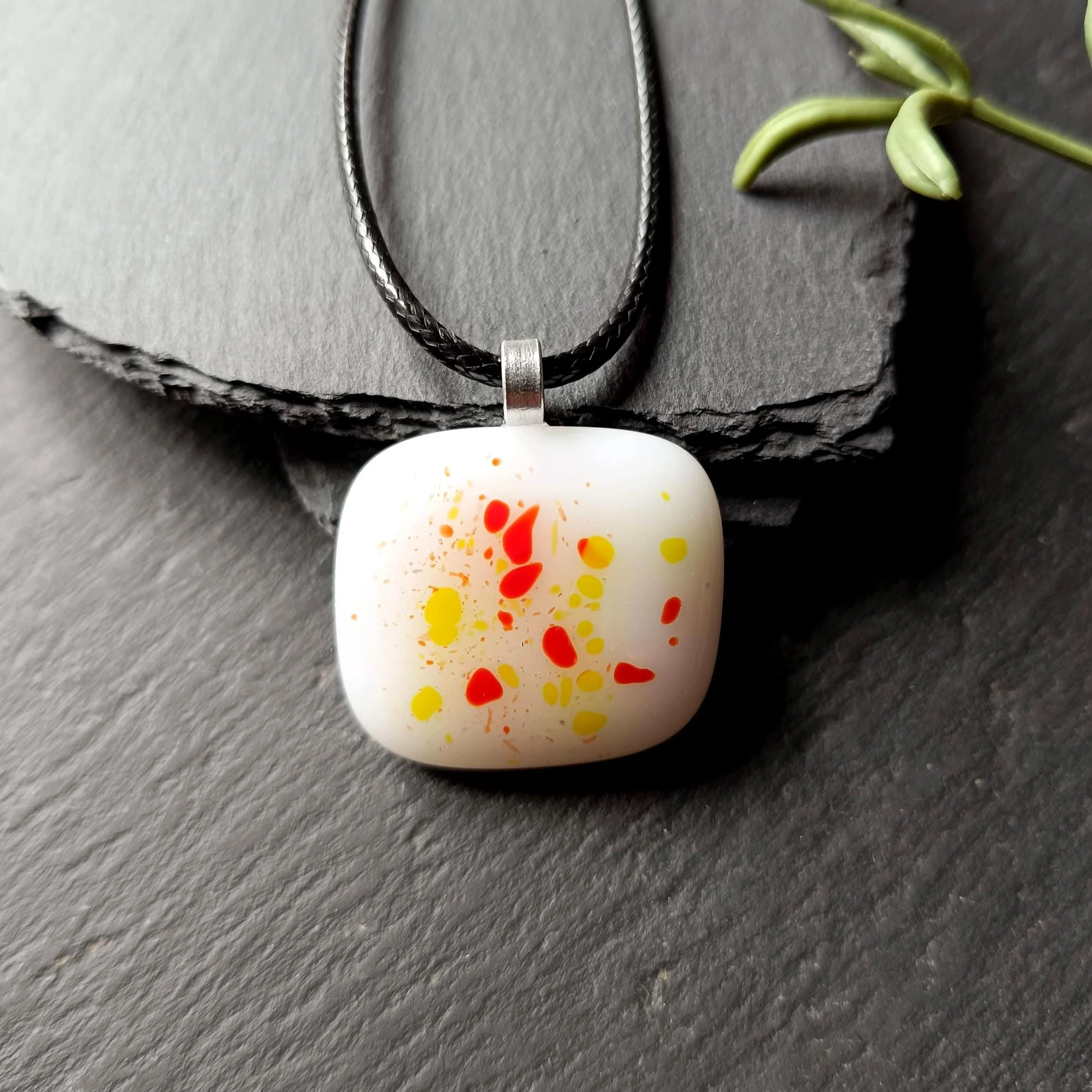 White speckled fused glass pendant necklace - Photo 1