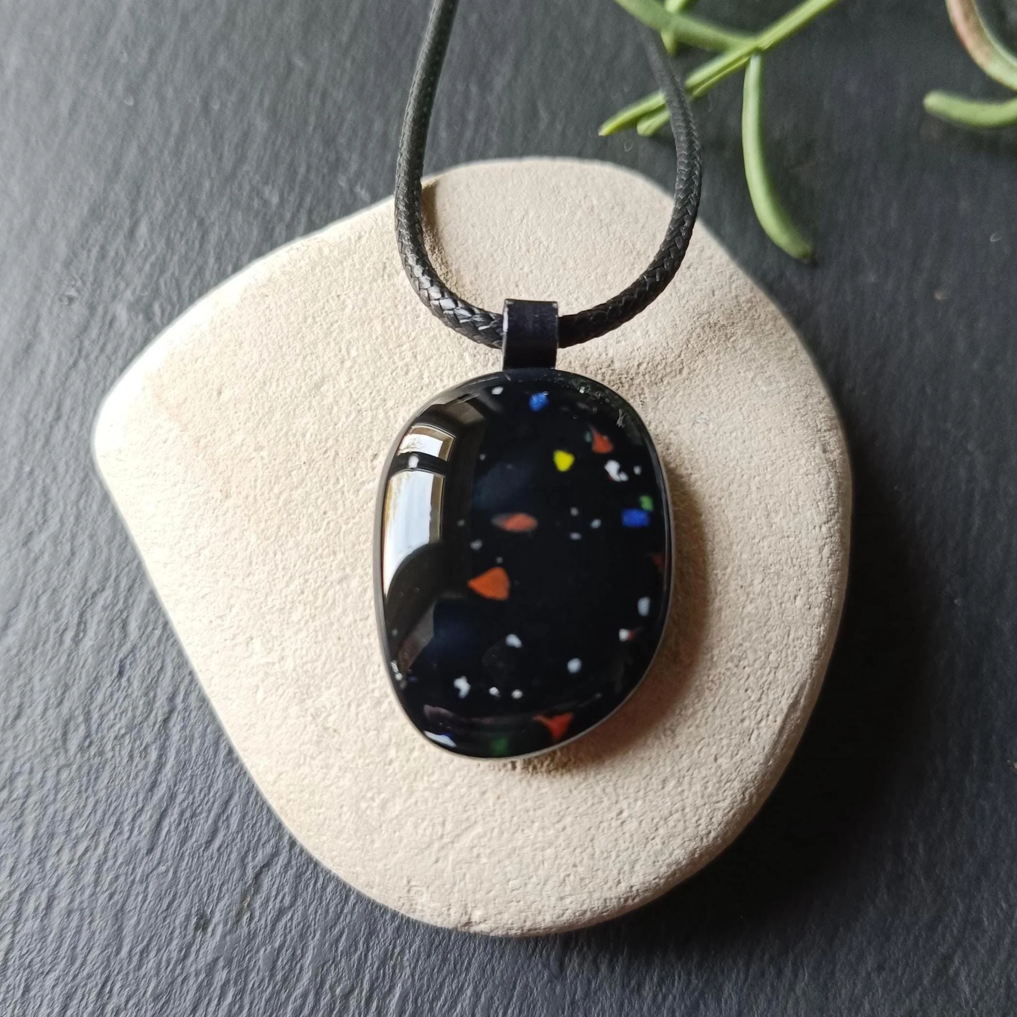 Fused glass marble pendant necklace - Photo 1