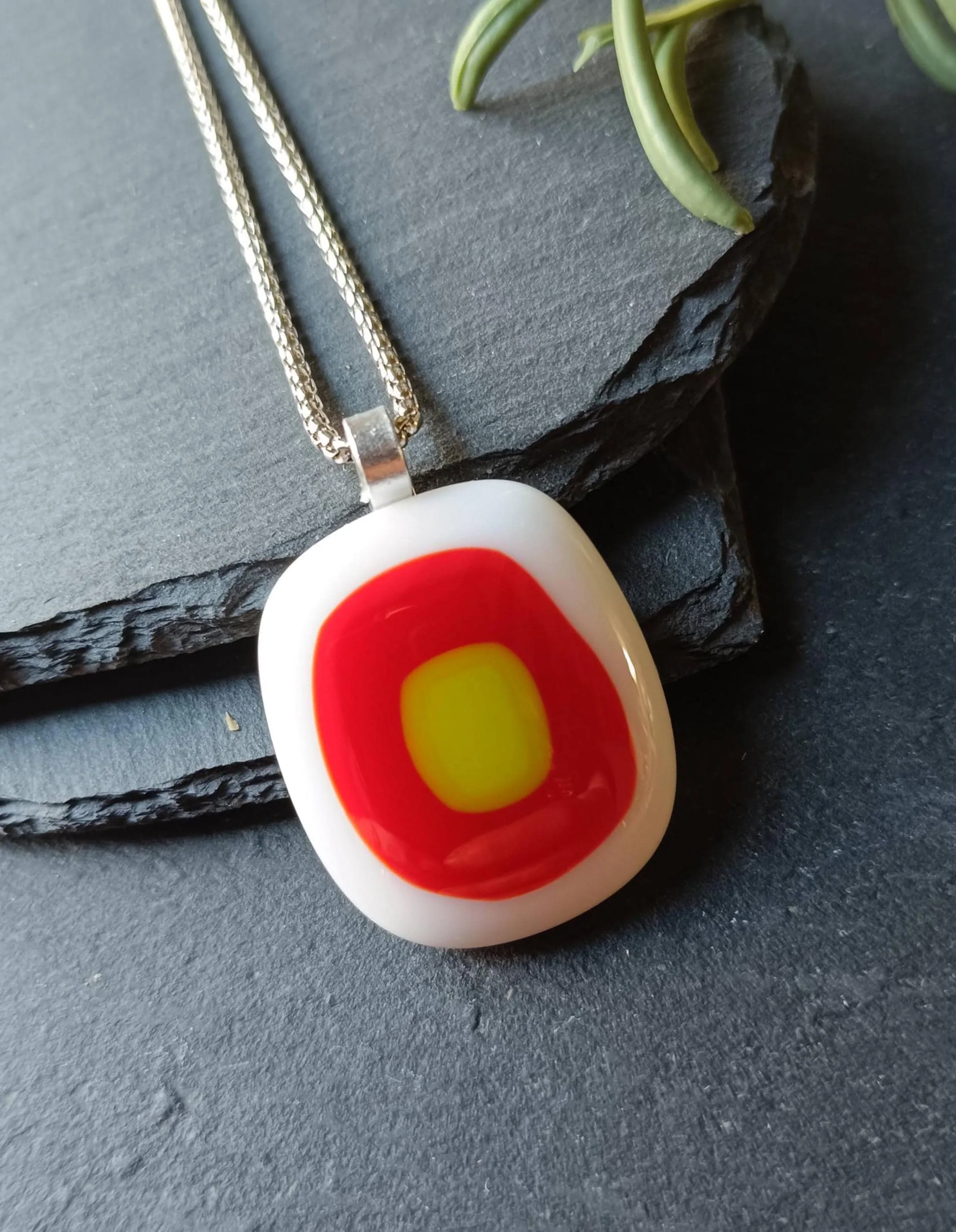 Red, white and lime fused glass pendant with necklace - Photo 2
