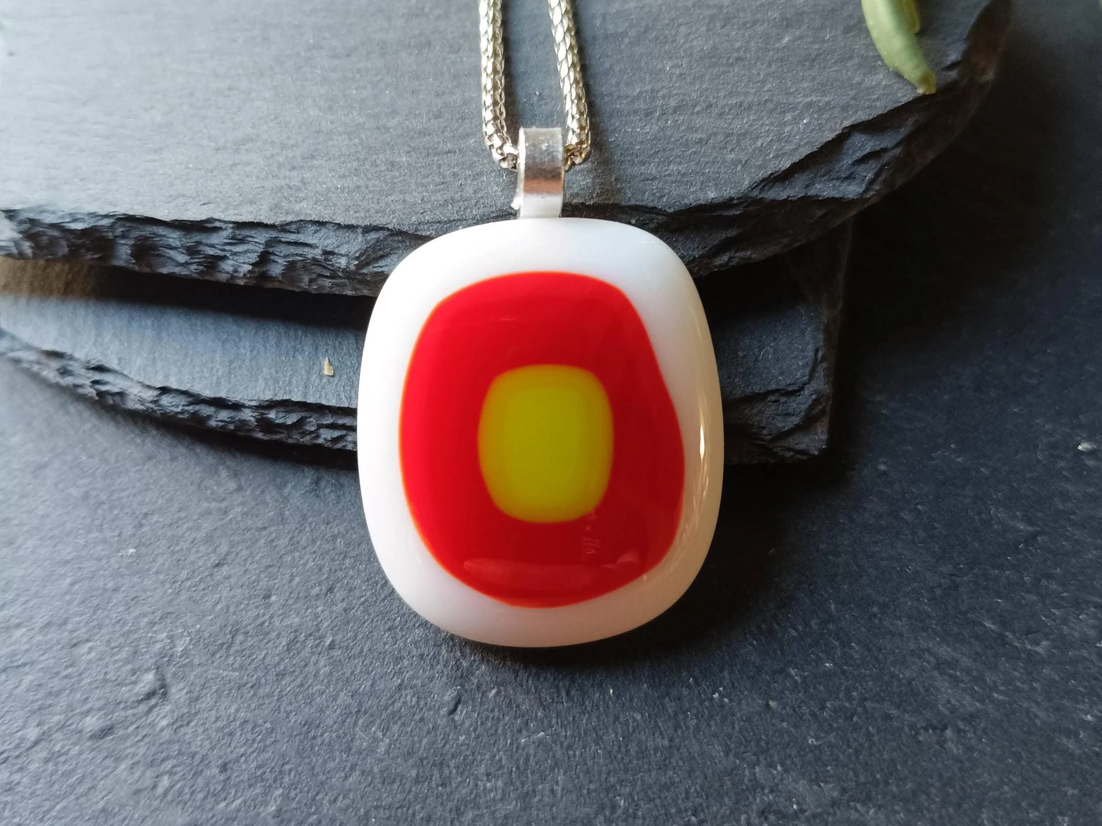 Red, white and lime fused glass pendant with necklace - Photo 3