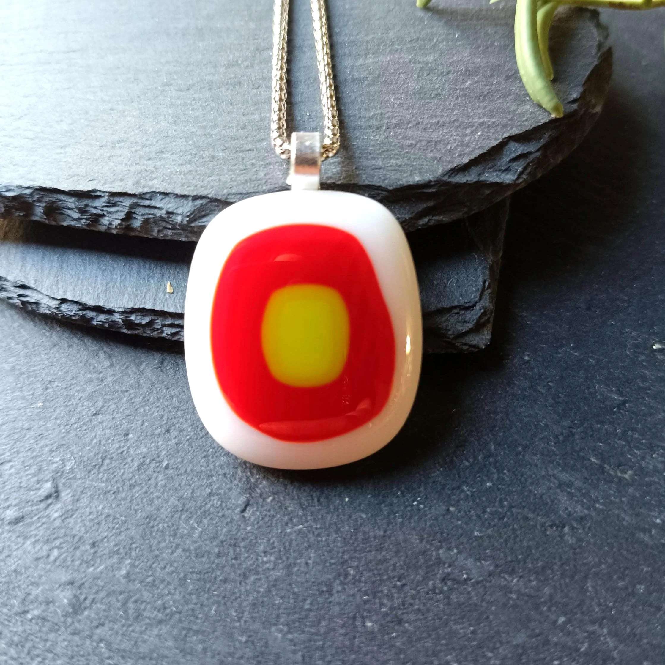 Red, white and lime fused glass pendant with necklace - Photo 5