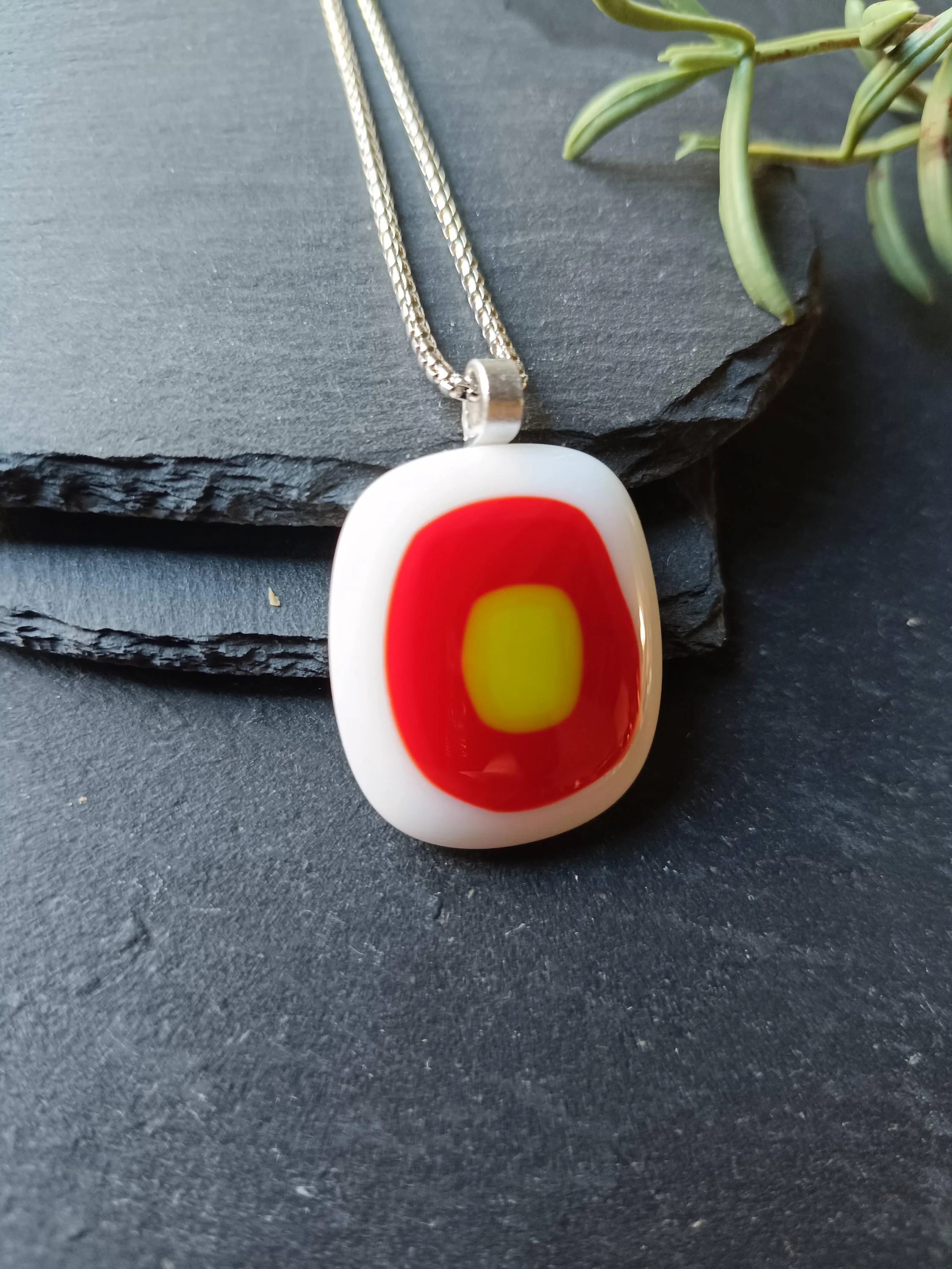 Red, white and lime fused glass pendant with necklace - Photo 6