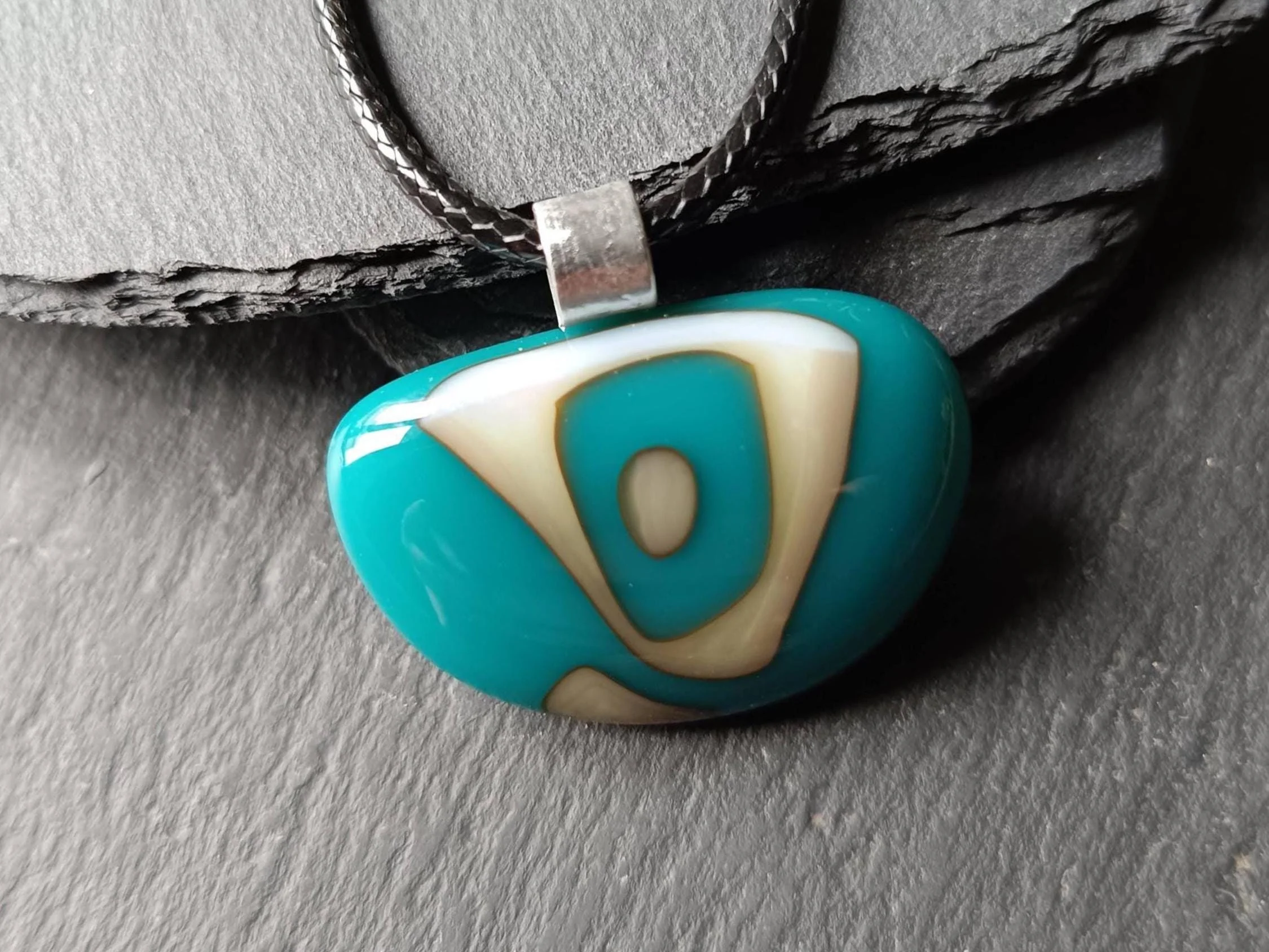 Turquoise and vanilla fused glass pendant necklace - Photo 2