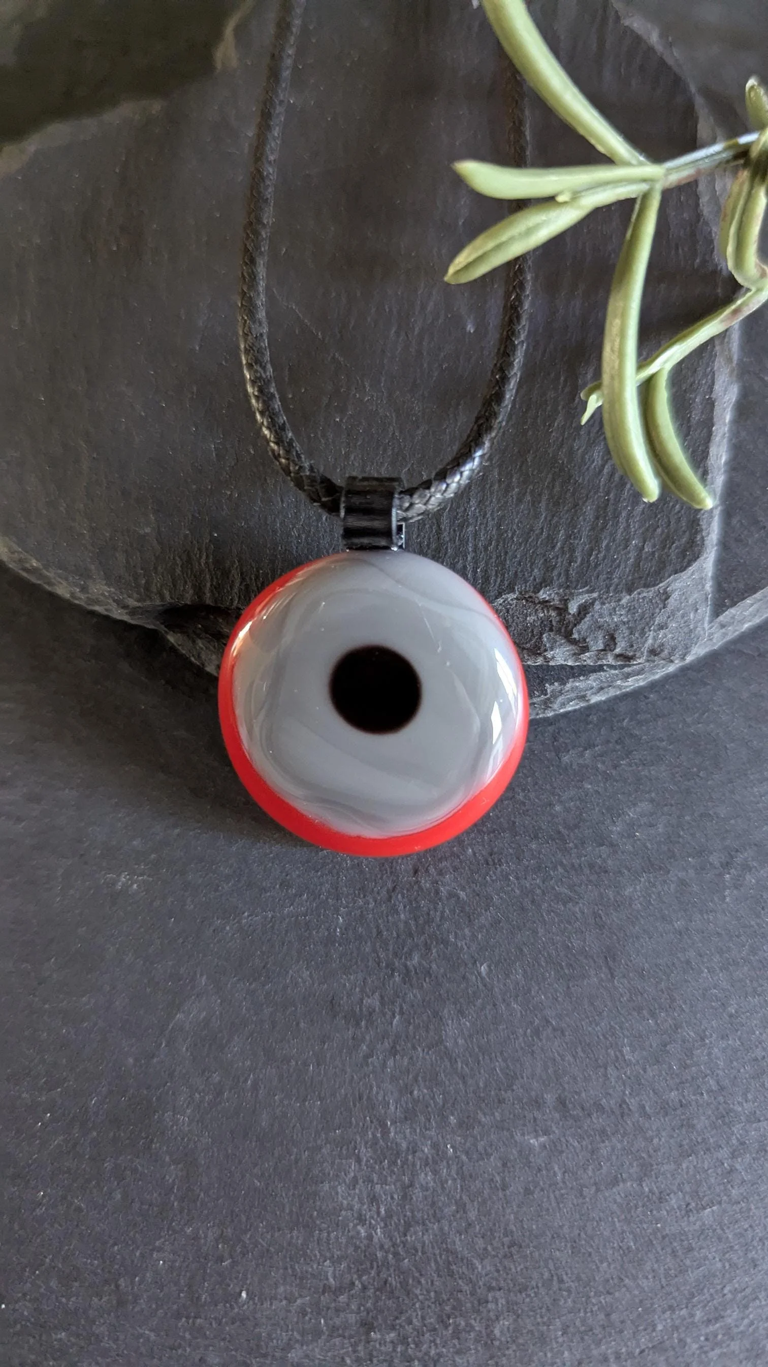 Red, grey and black circles fused glass pendant necklace - Photo 2