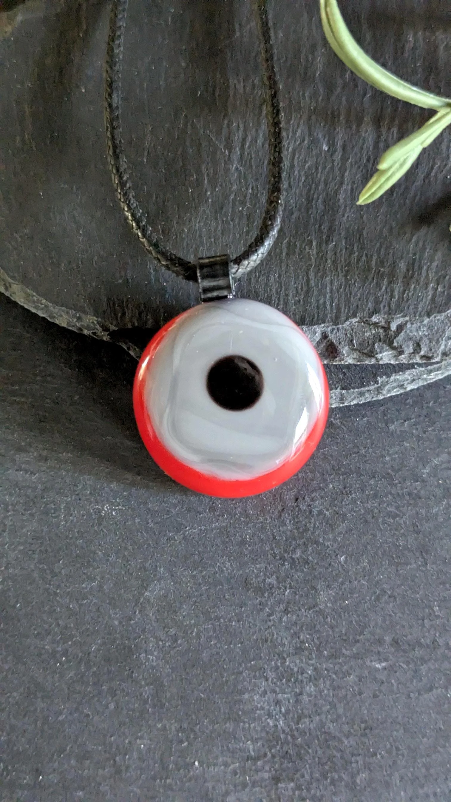 Red, grey and black circles fused glass pendant necklace - Photo 3