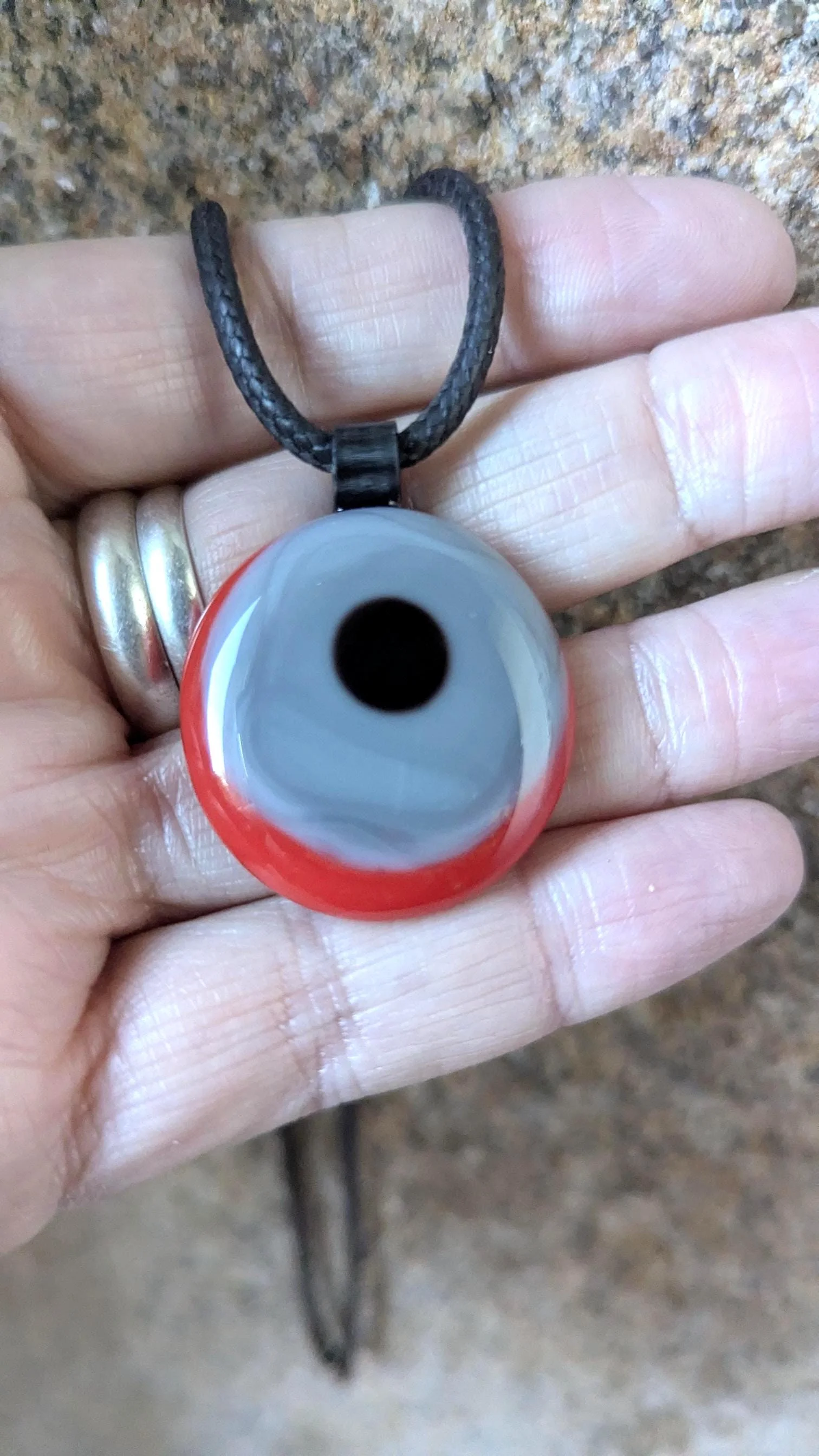 Red, grey and black circles fused glass pendant necklace - Photo 4