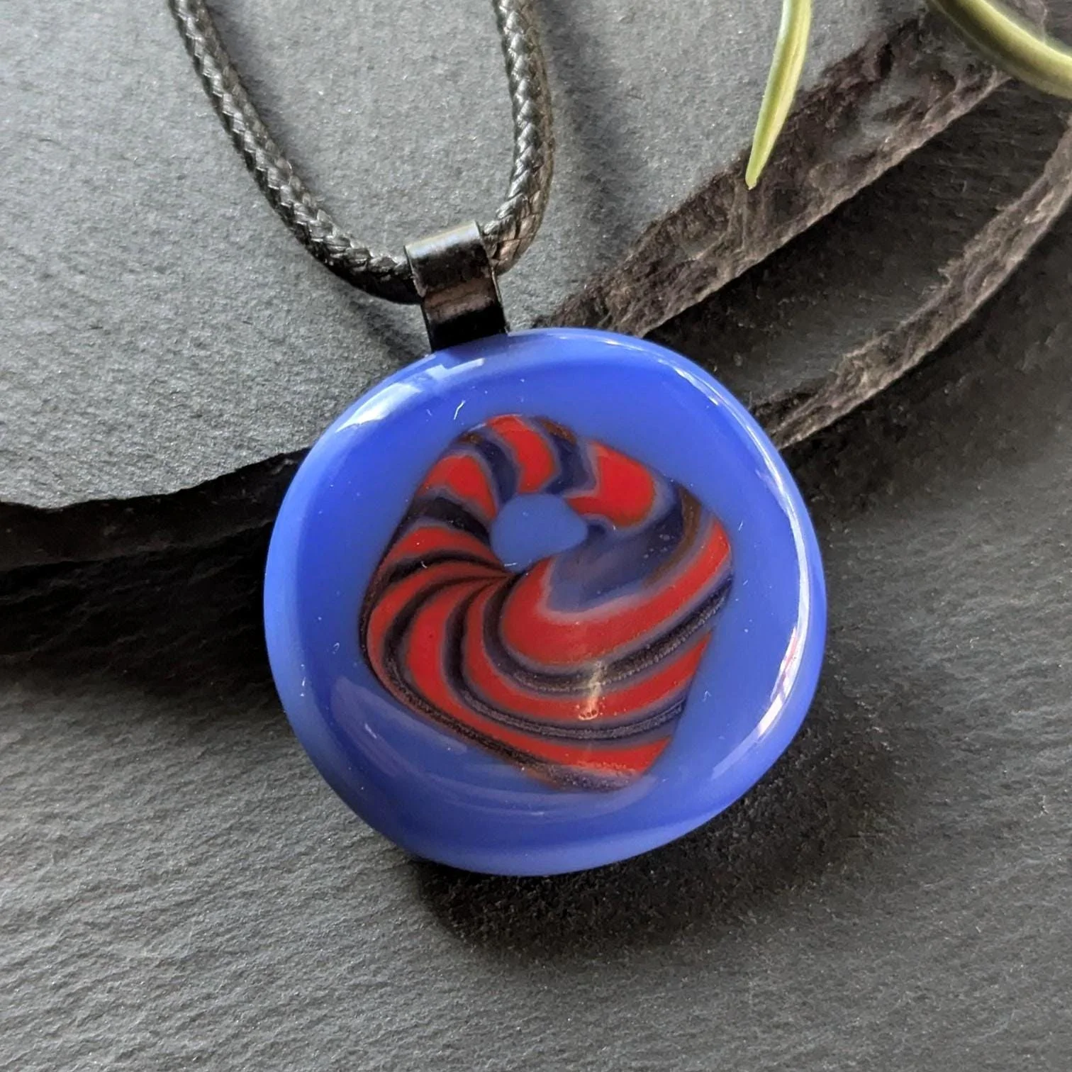Blue and red patterned fused glass pendant necklace - Photo 2