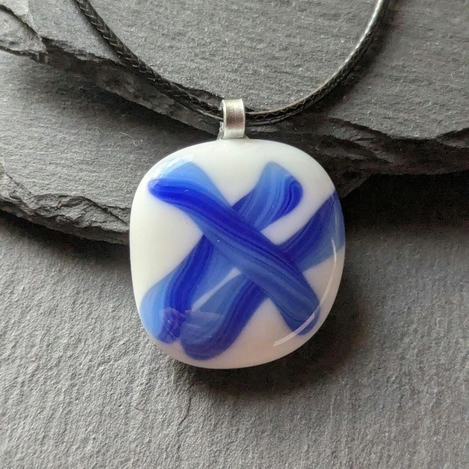 Blue and white fused glass pendant necklace - Photo 1