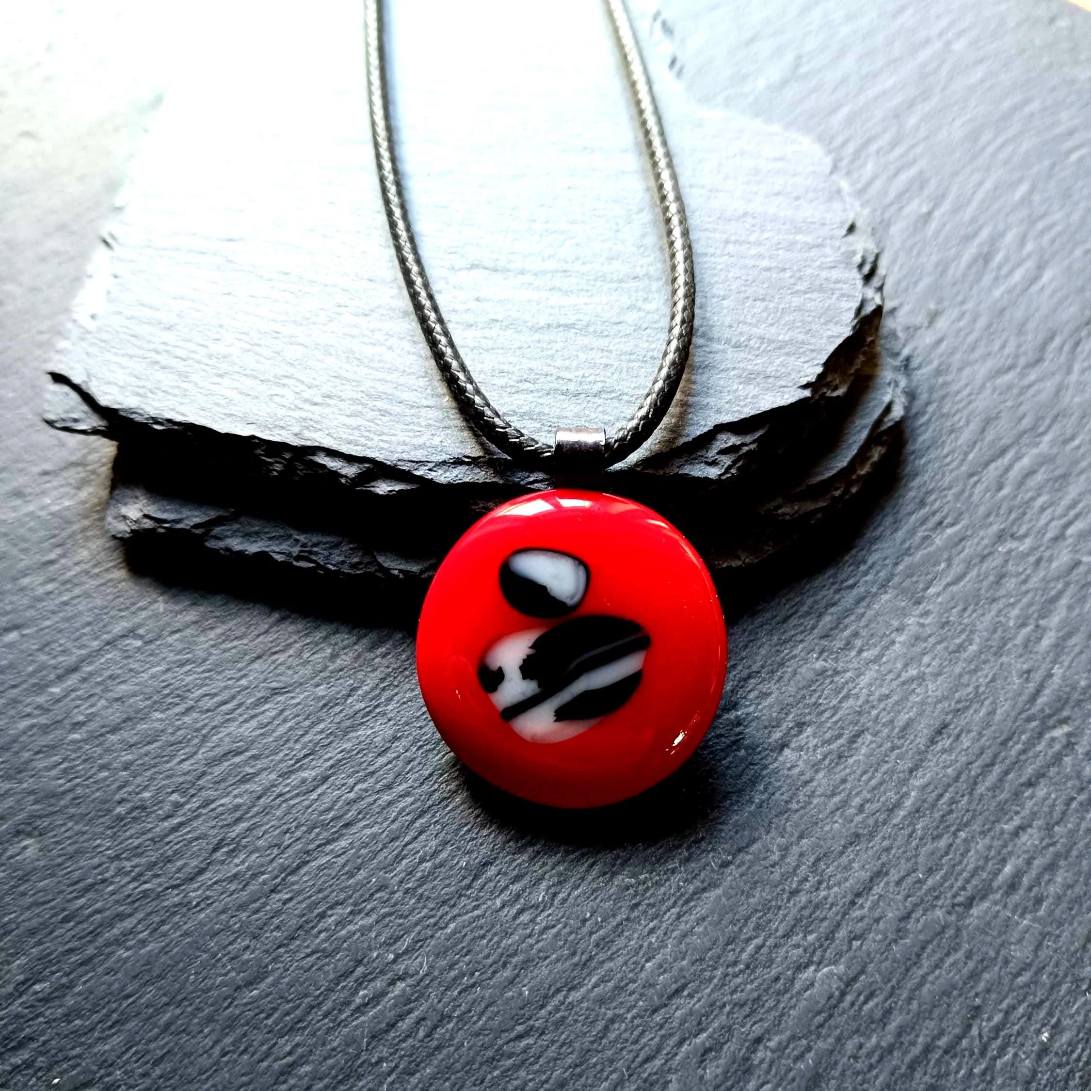 Red fused glass pendant necklace - Photo 2