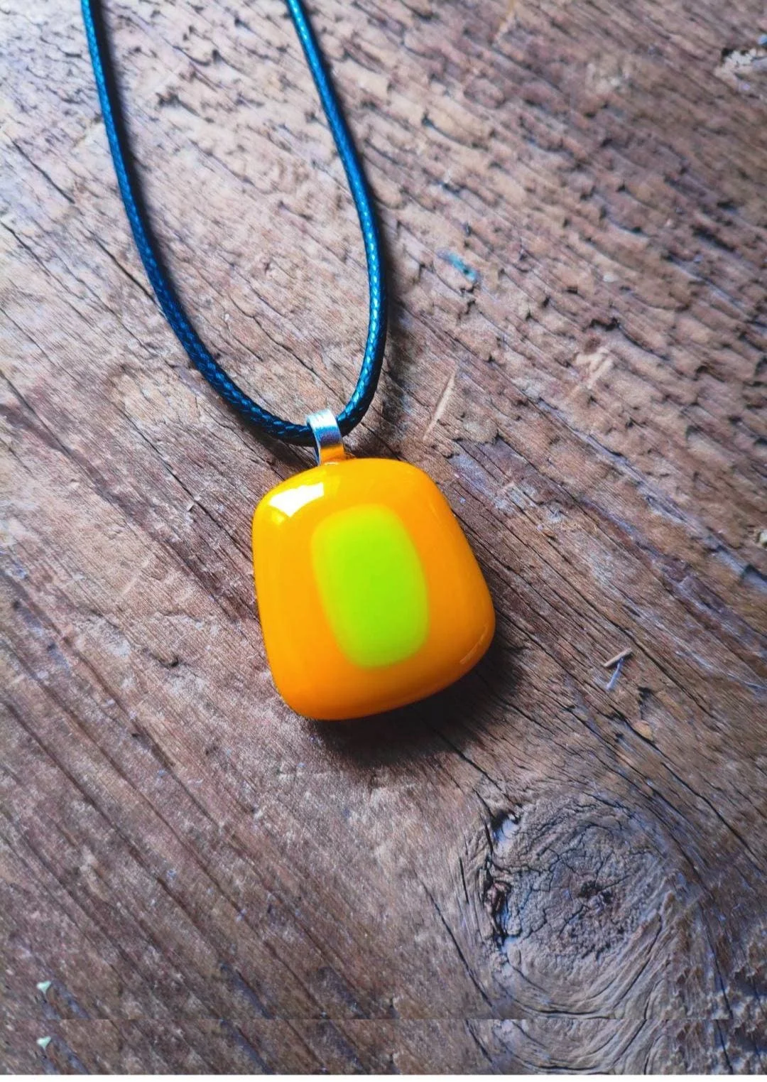 Orange and lime fused glass pendant necklace - Photo 2