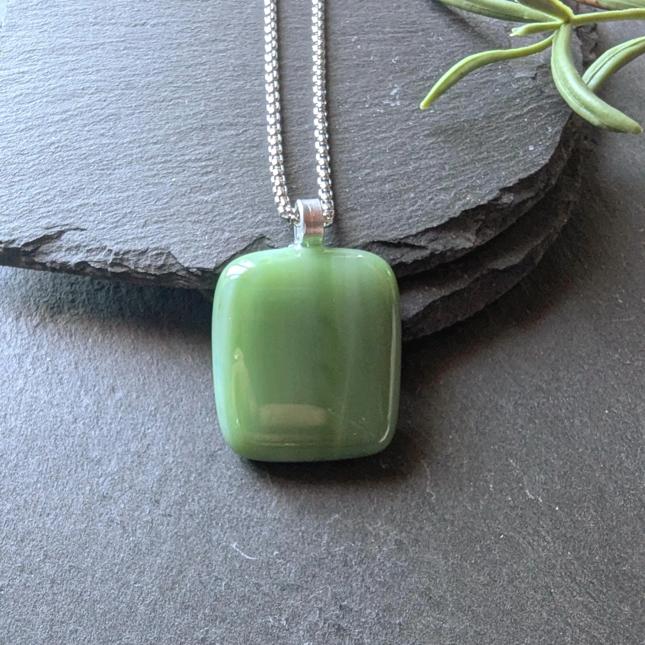 Handcrafted fused green glass pendant necklace - Photo 4
